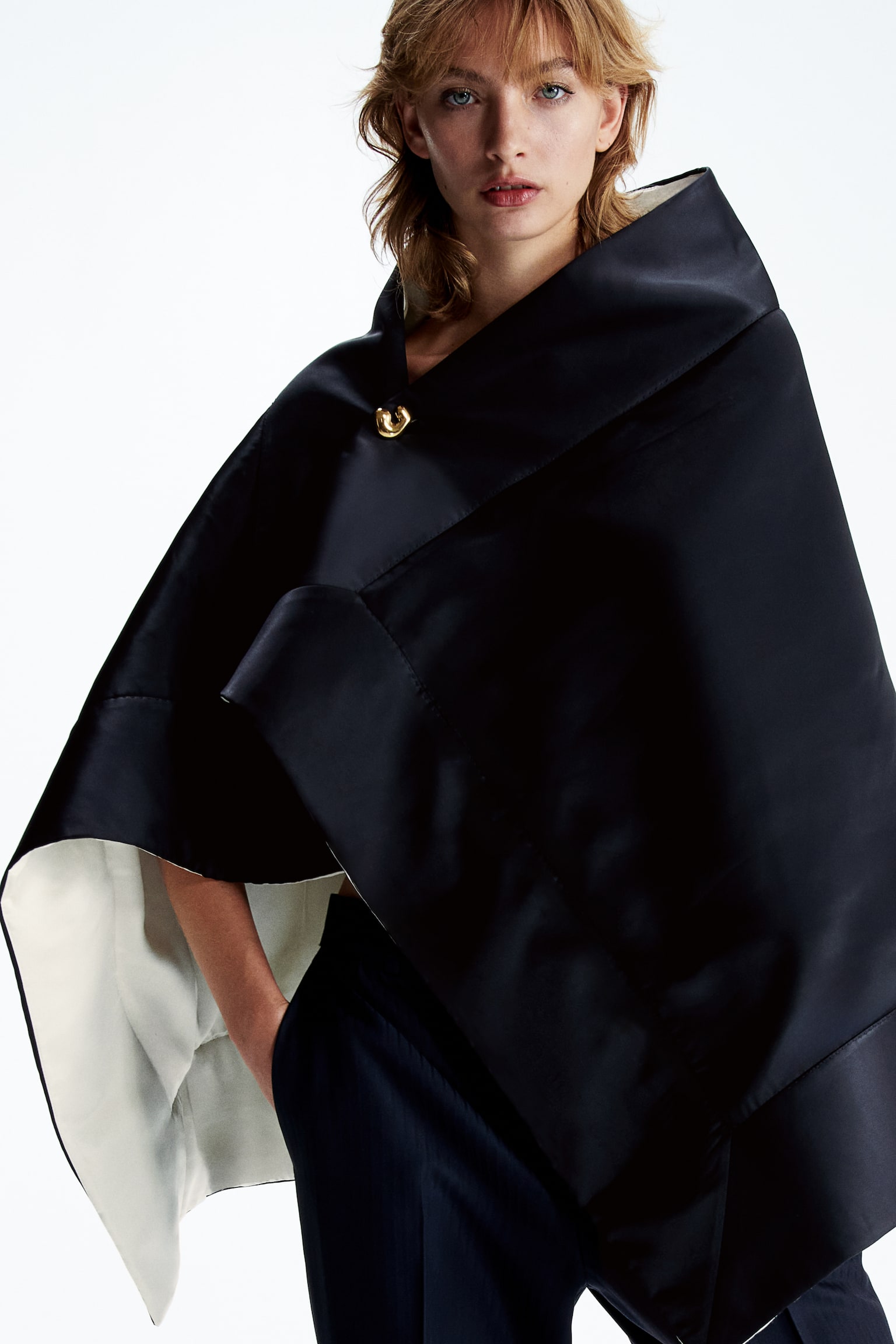 Statement Button Reversible Cape - Black/Cream - 4