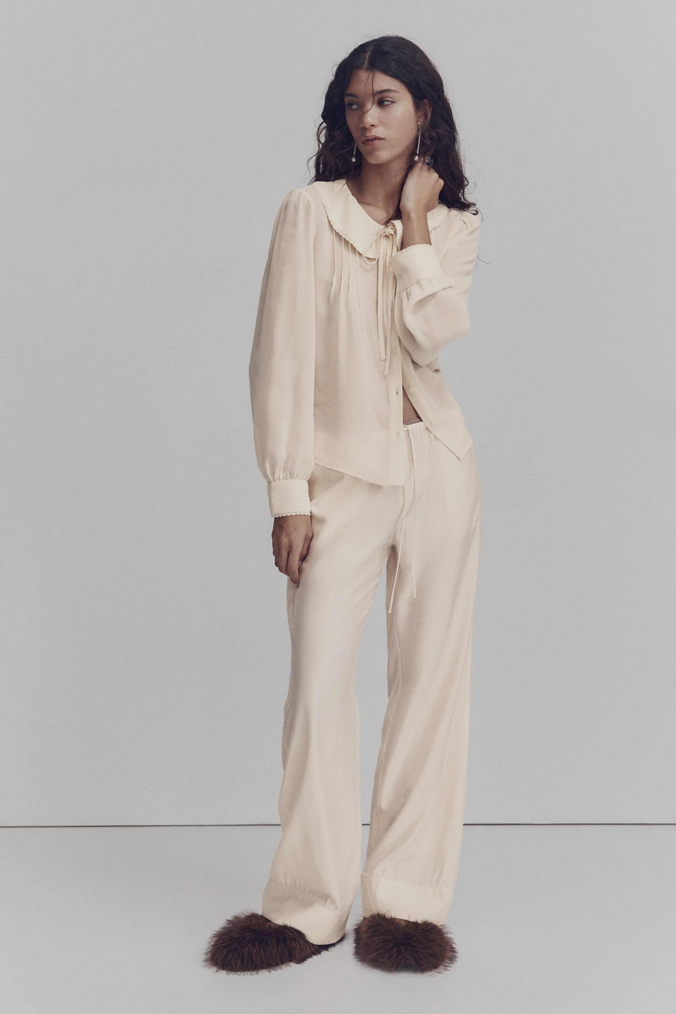 View larger image: Drawstring trousers - Cream - Ladies | H&M IE 1