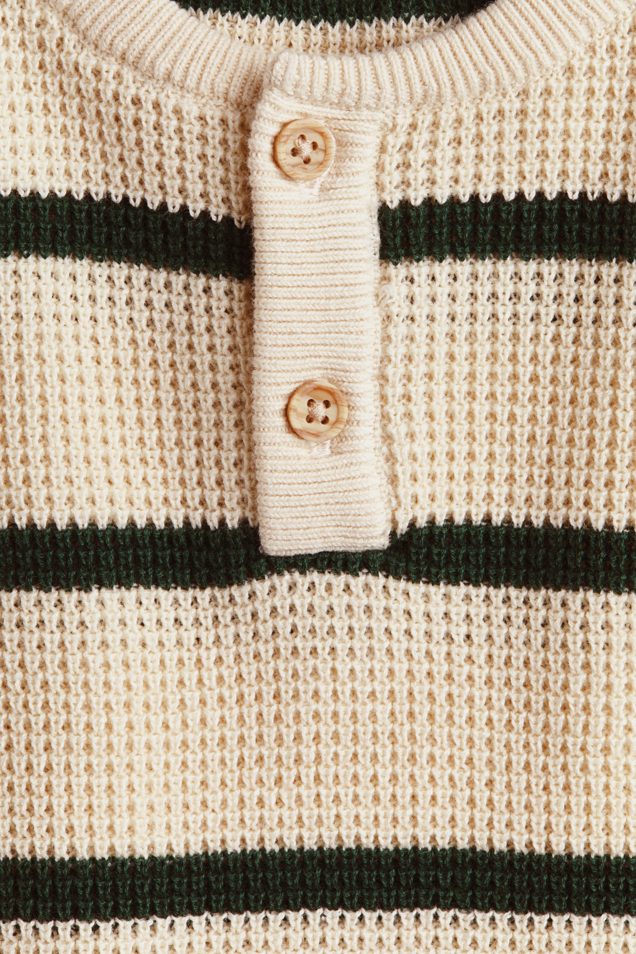 Chandail à encolure boutonnée en maille gaufrée