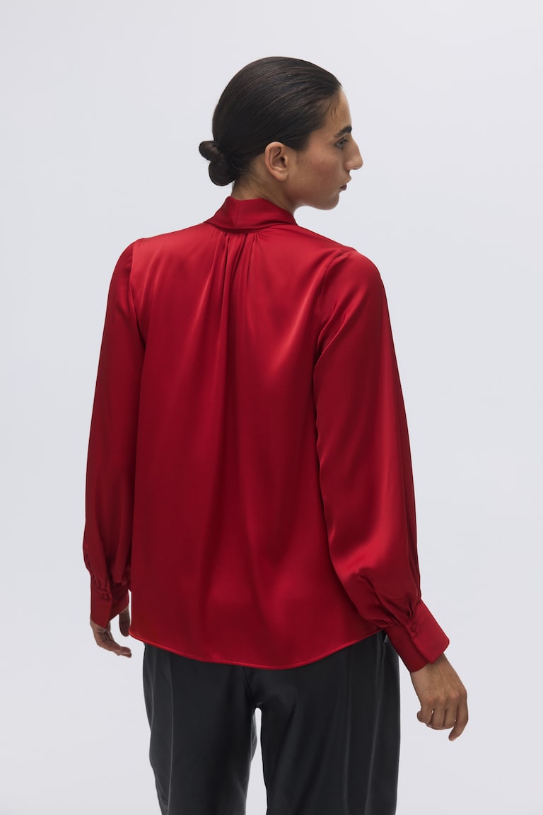 Blusa de gasa con lazada