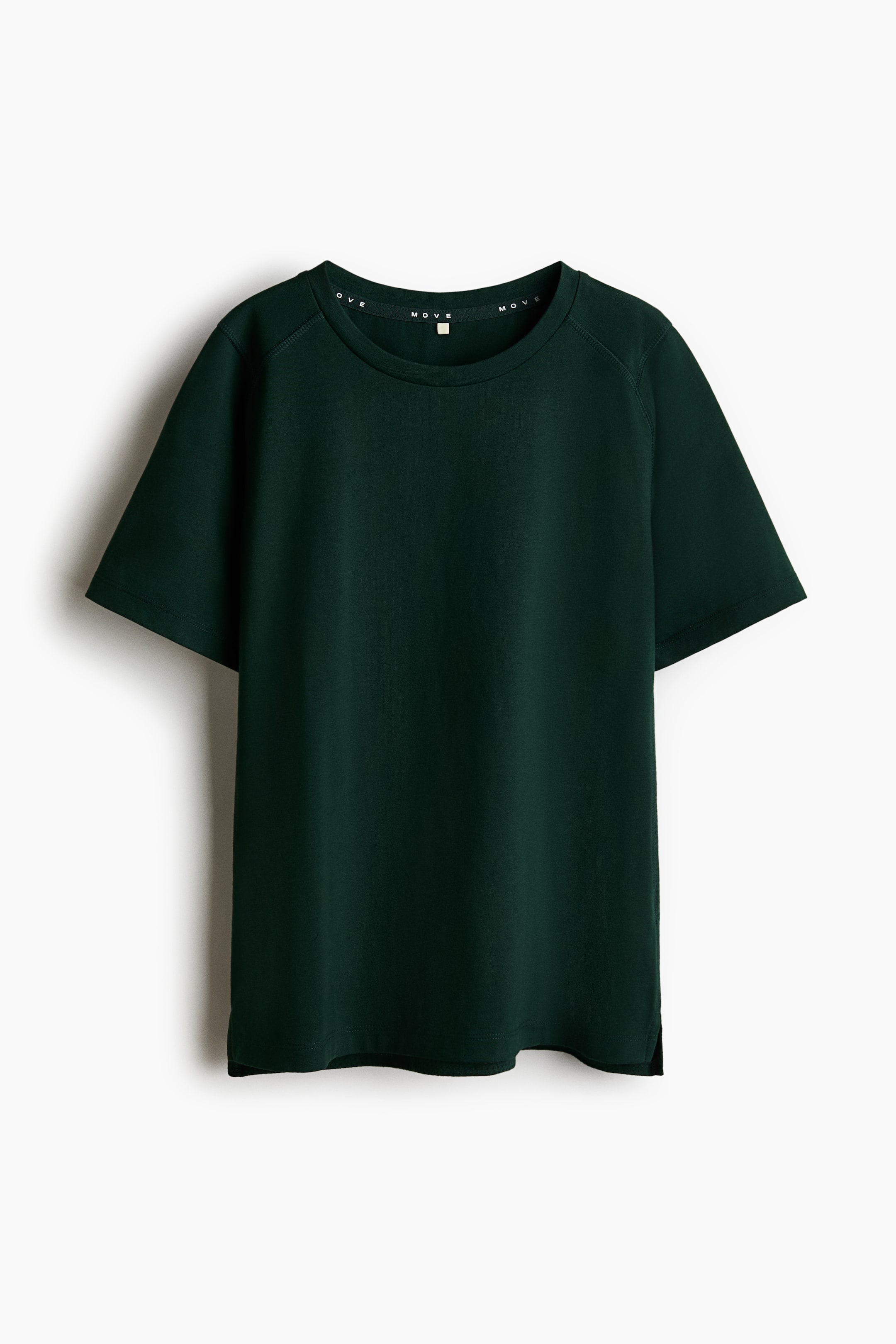 Visa större bild: En mörkgrön t-shirt visar sin framsida och har rund halsringning, korta raglanärmar samt en rak fåll med små sidoslitsar.