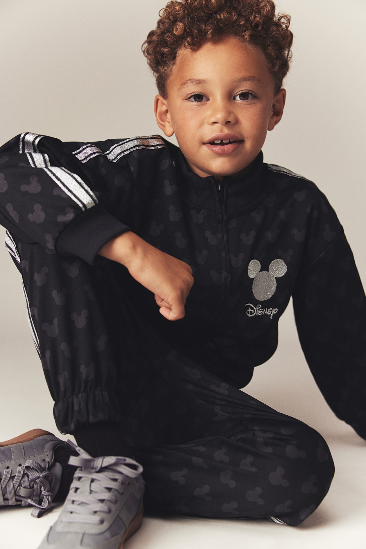 Trainingsanzug mit Kontraststreifen - Schwarz/Micky Maus - Kids | H&M AT