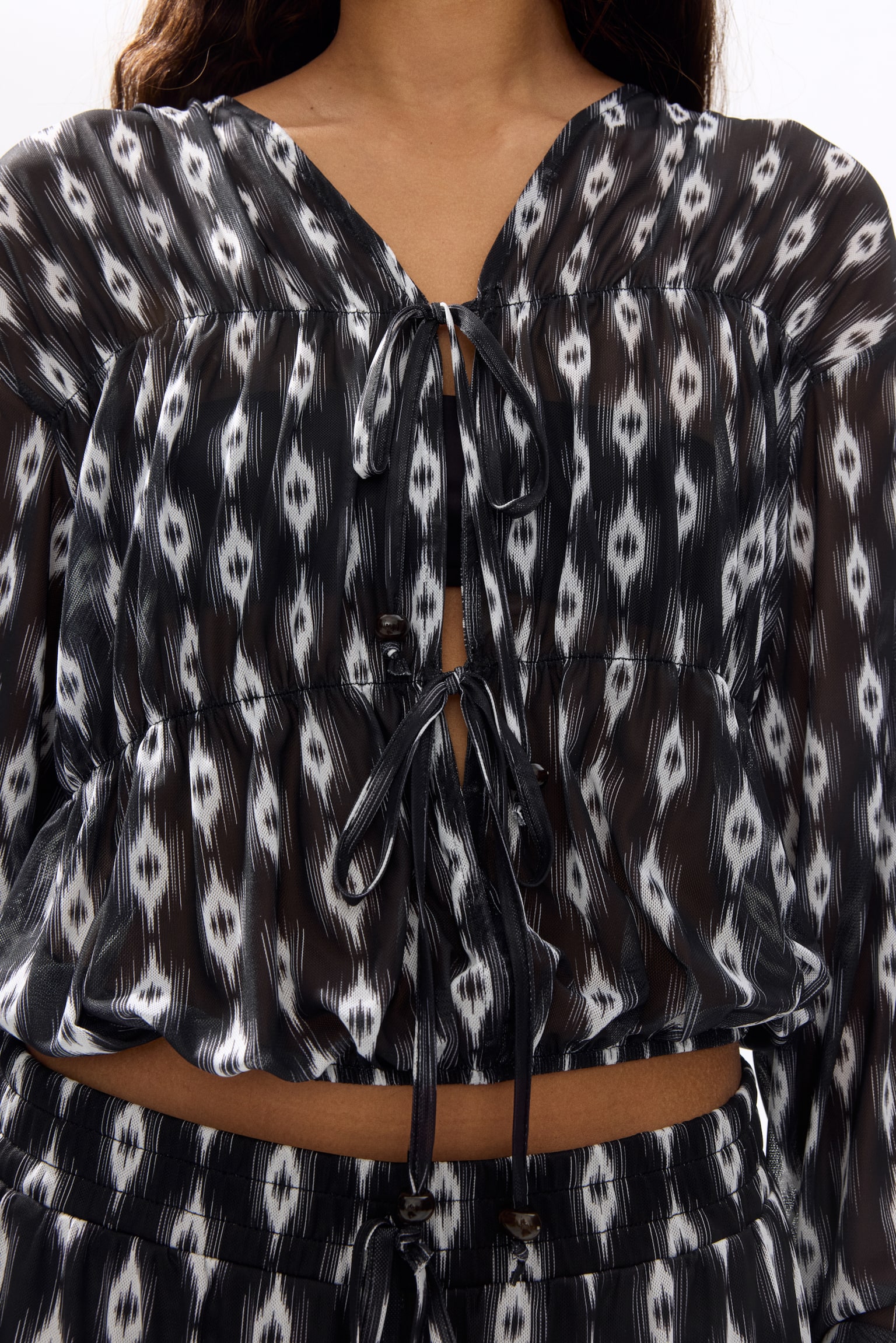 Tie-detail mesh blouse - Black/Patterned - 5