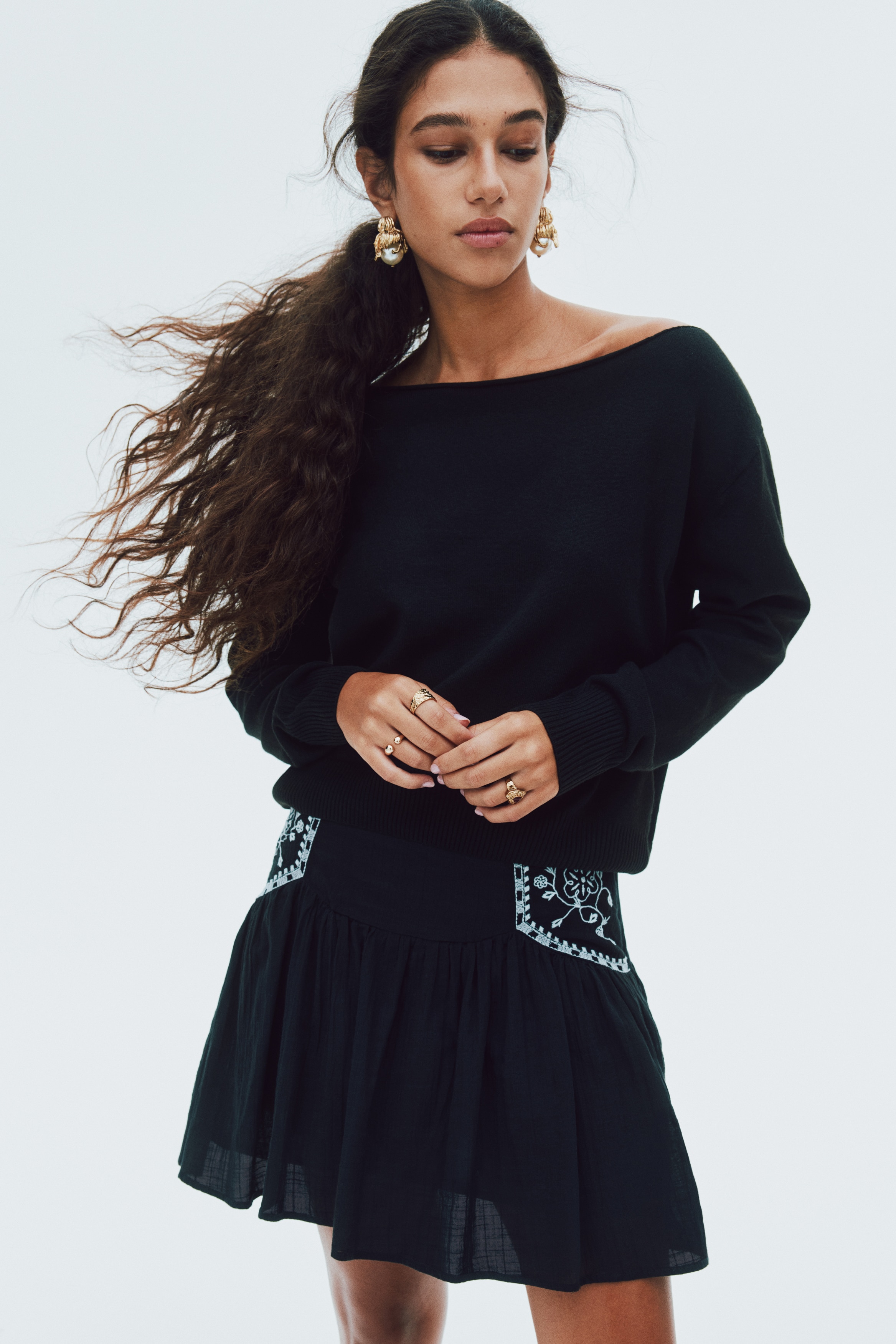 Off-the-shoulder jumper