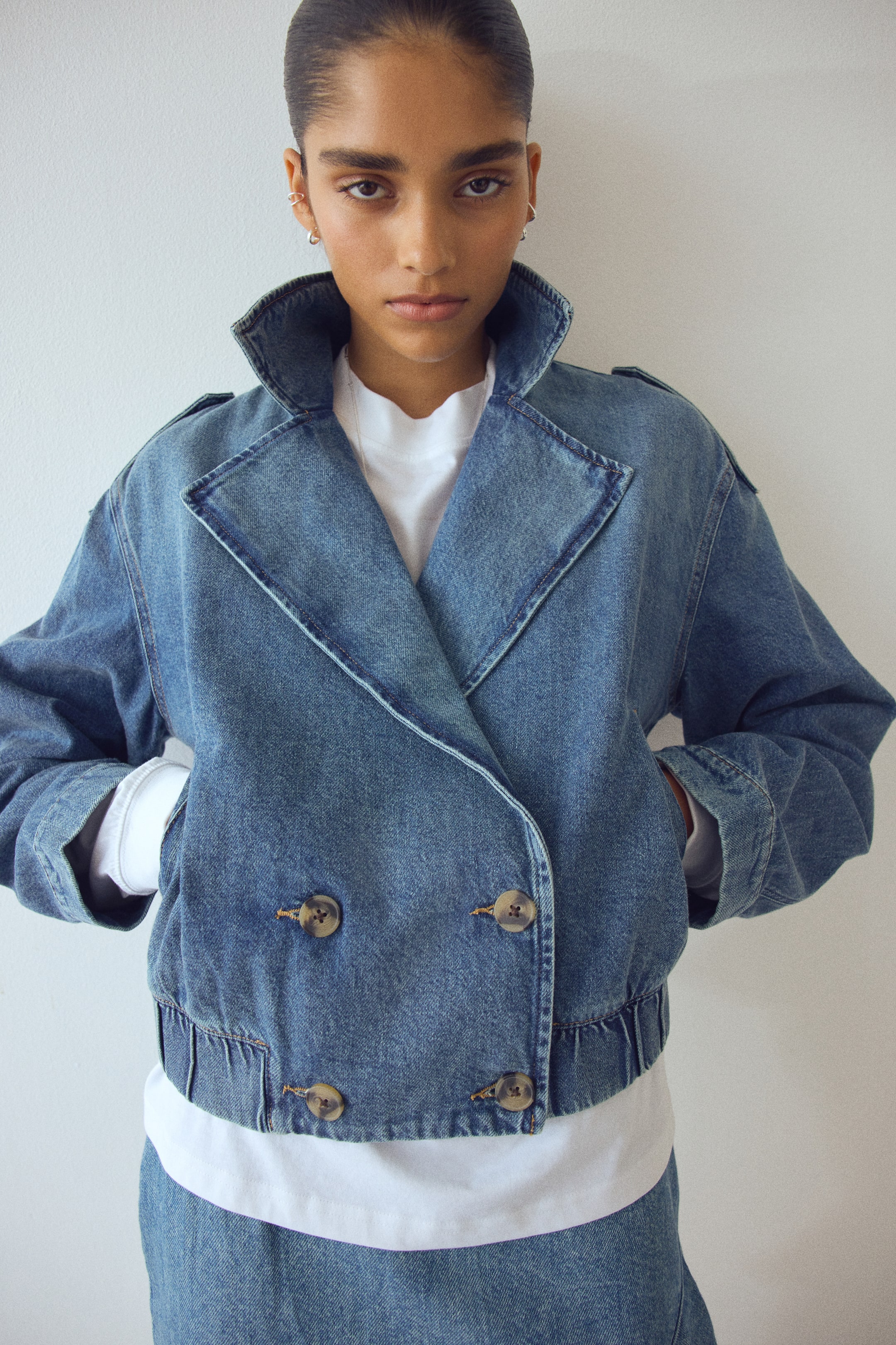 Женские куртки H&M Double-Breasted Denim Jacket — фото 3