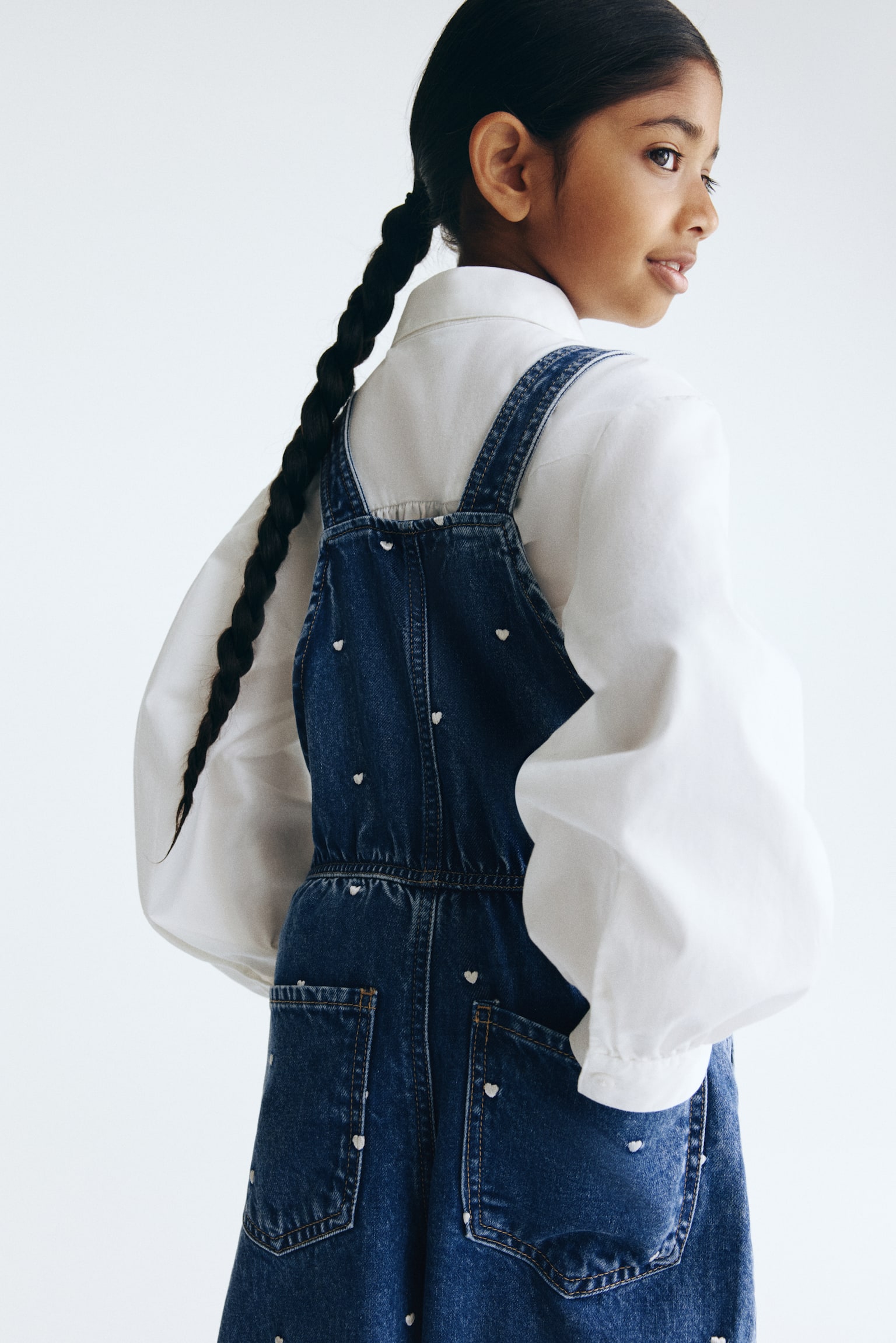 Детские джинсы H&M Patterned denim dungarees, цвет: Тёмный джинсовый синий — фото 3