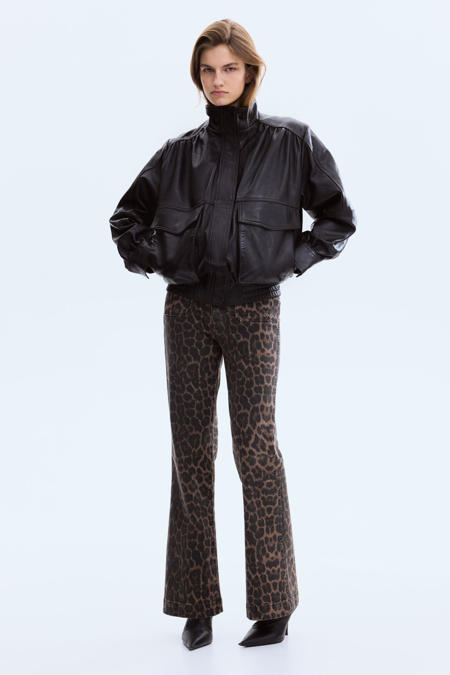 Flared High Jeans - Brown/Leopard print/Dark denim blue/White/White/Dark denim blue/Peach pink/Denim blue/Dark denim blue - 1