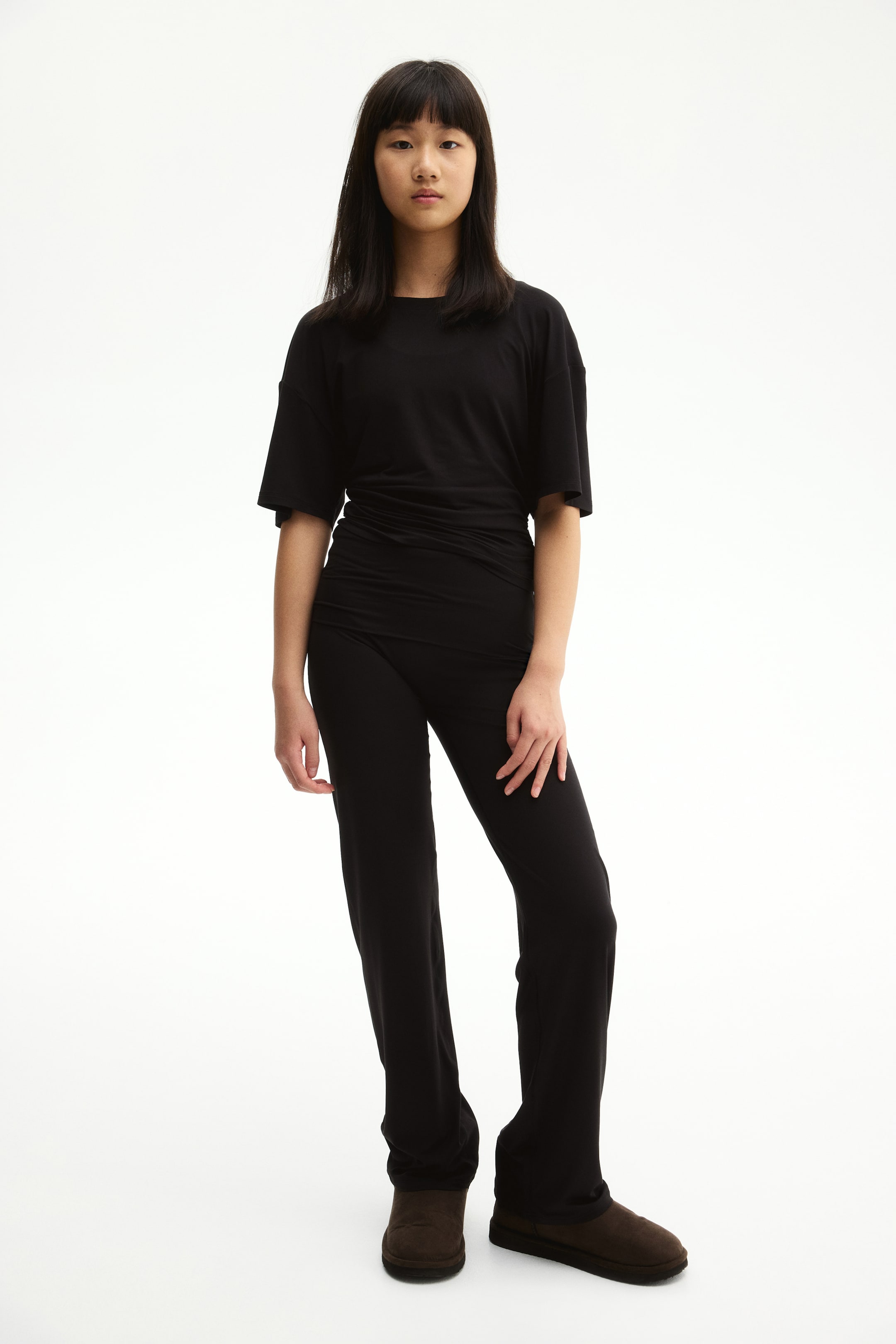 Ampliar la imagen: Flared yoga leggings with SoftMove™ - Negro - Kids | H&M MX 2