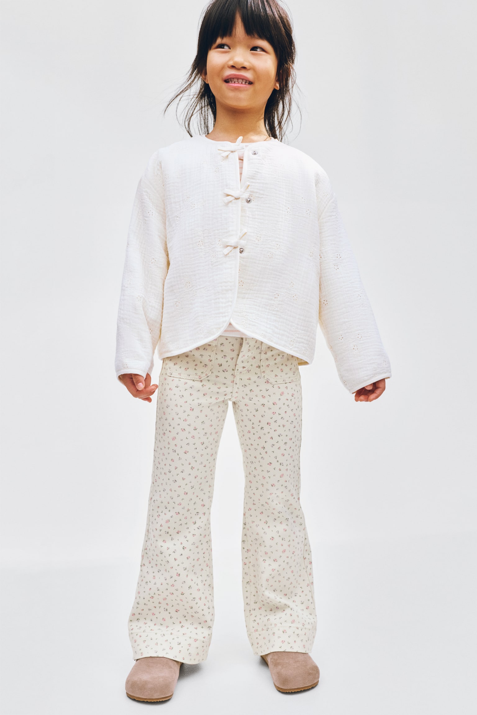 Flared Jeans - קרם/פרחוני/ורוד/כחול ג'ינס כהה/שחור/כחול ג'ינס/בז'/פרחוני - 1