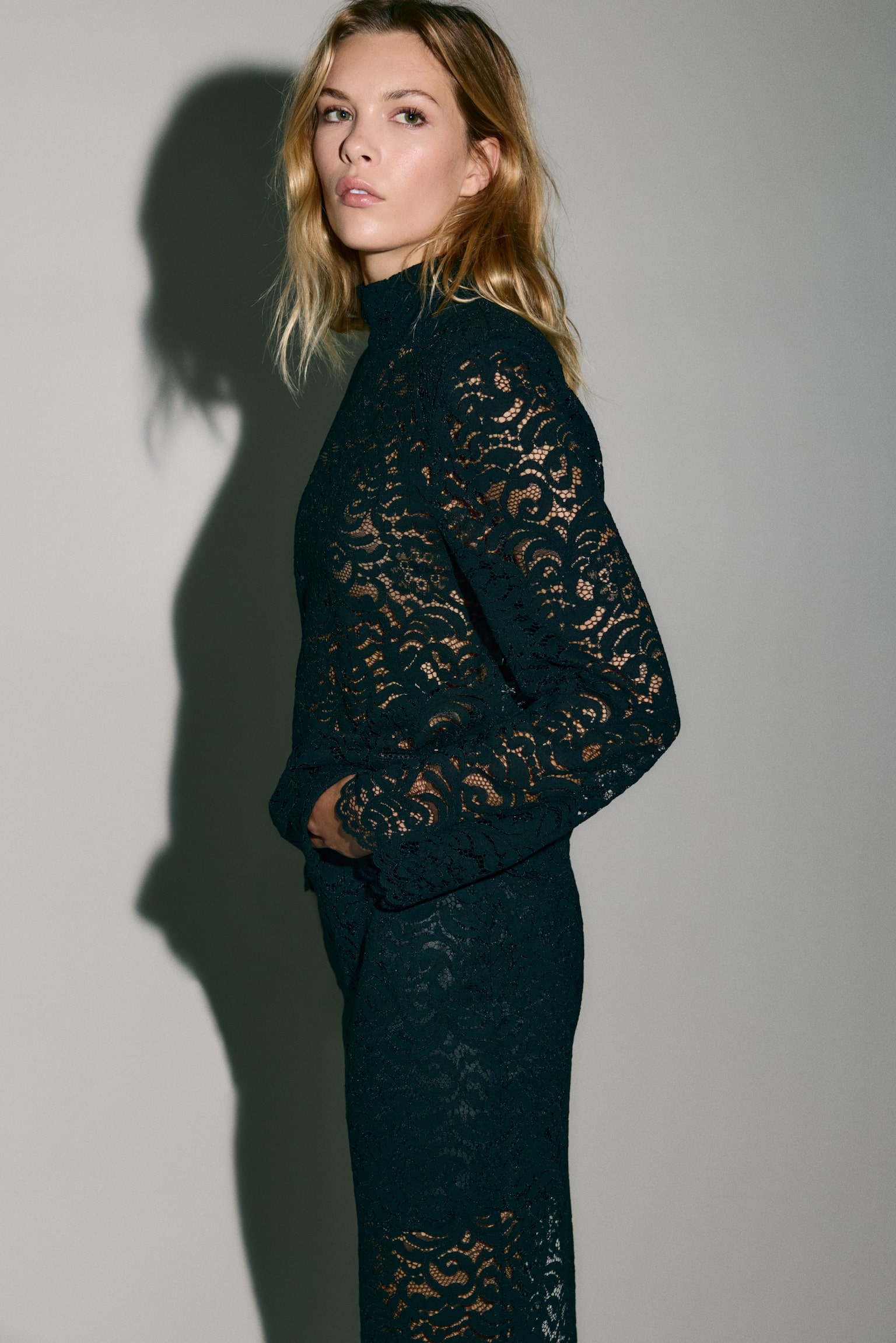 Shoulder-pad lace blouse - Nero - 3