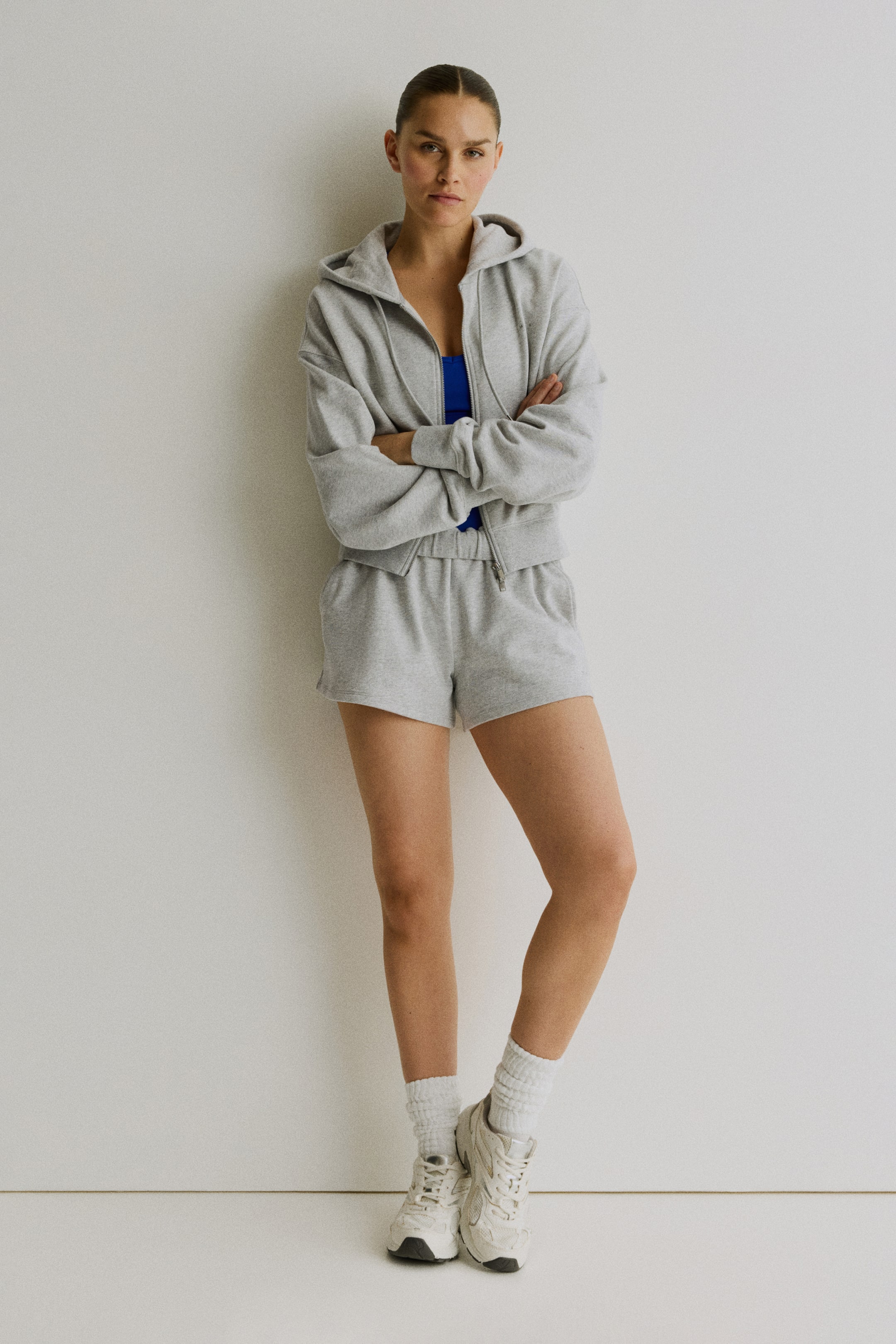 Женские худи H&M Cropped Hooded Activewear Sweatshirt Jacket — фото 5