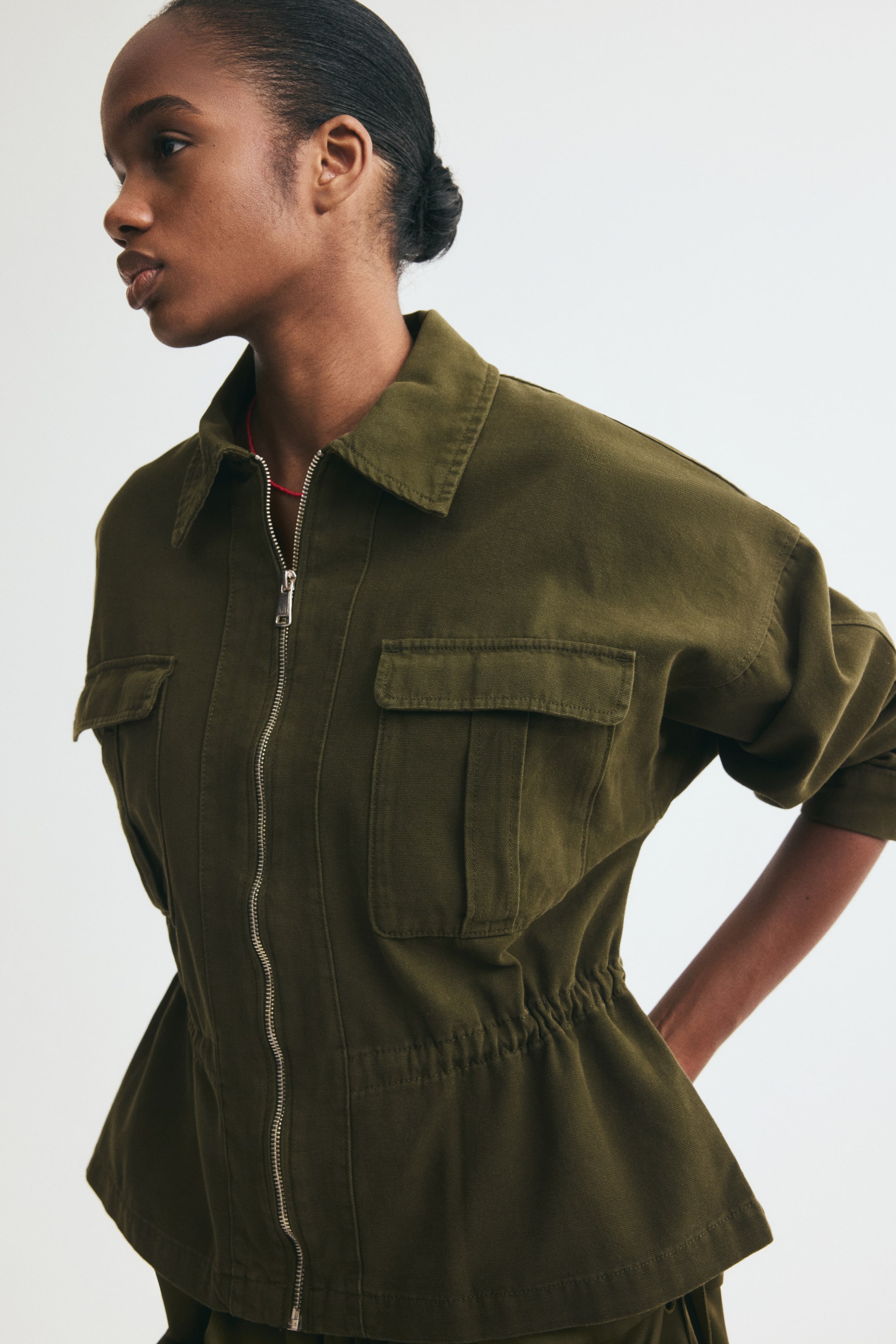 Женские куртки H&M Drawstring-Detail Utility Jacket — фото 4