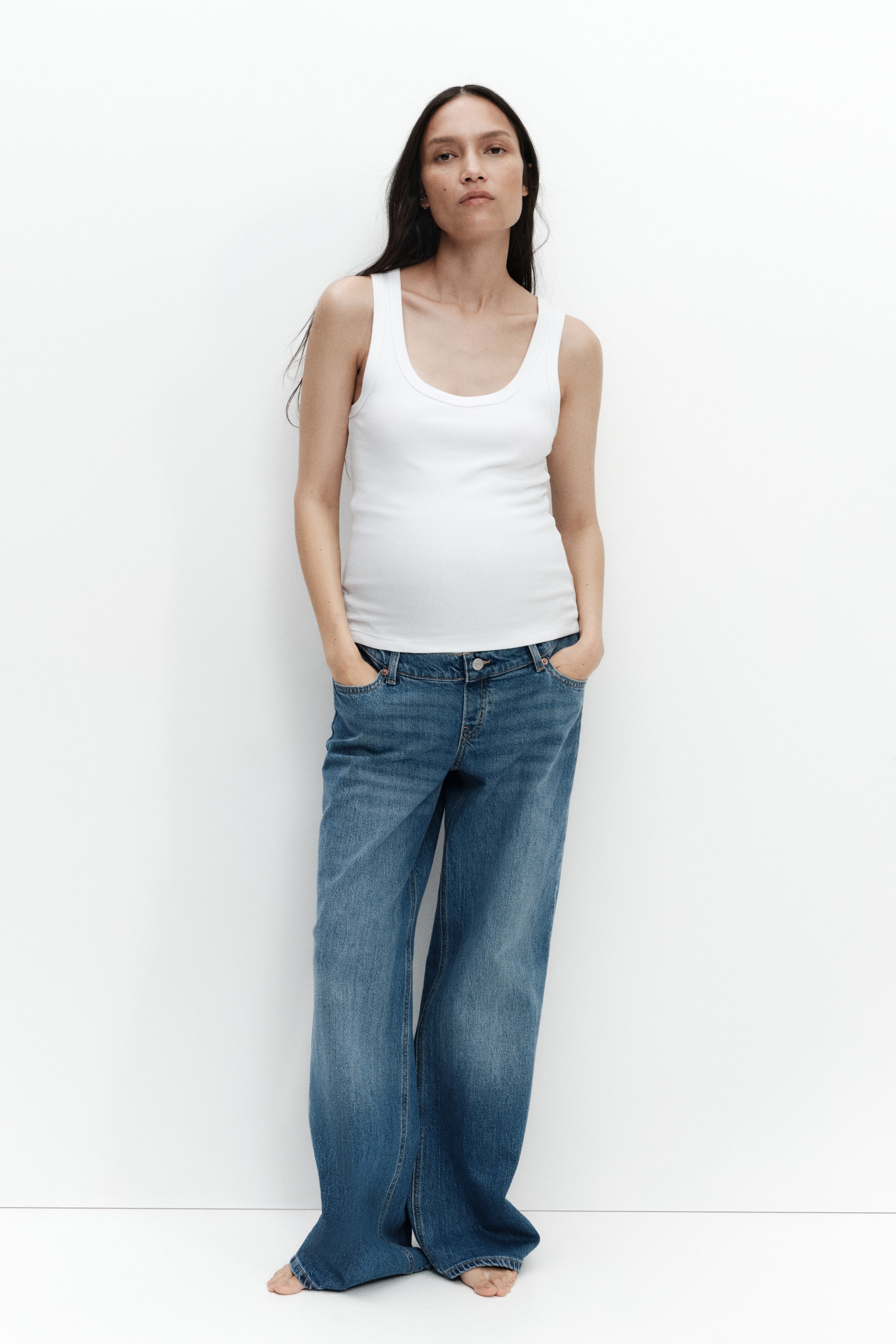 Женские джинсы H&M MAMA Wide Jeans — фото 6