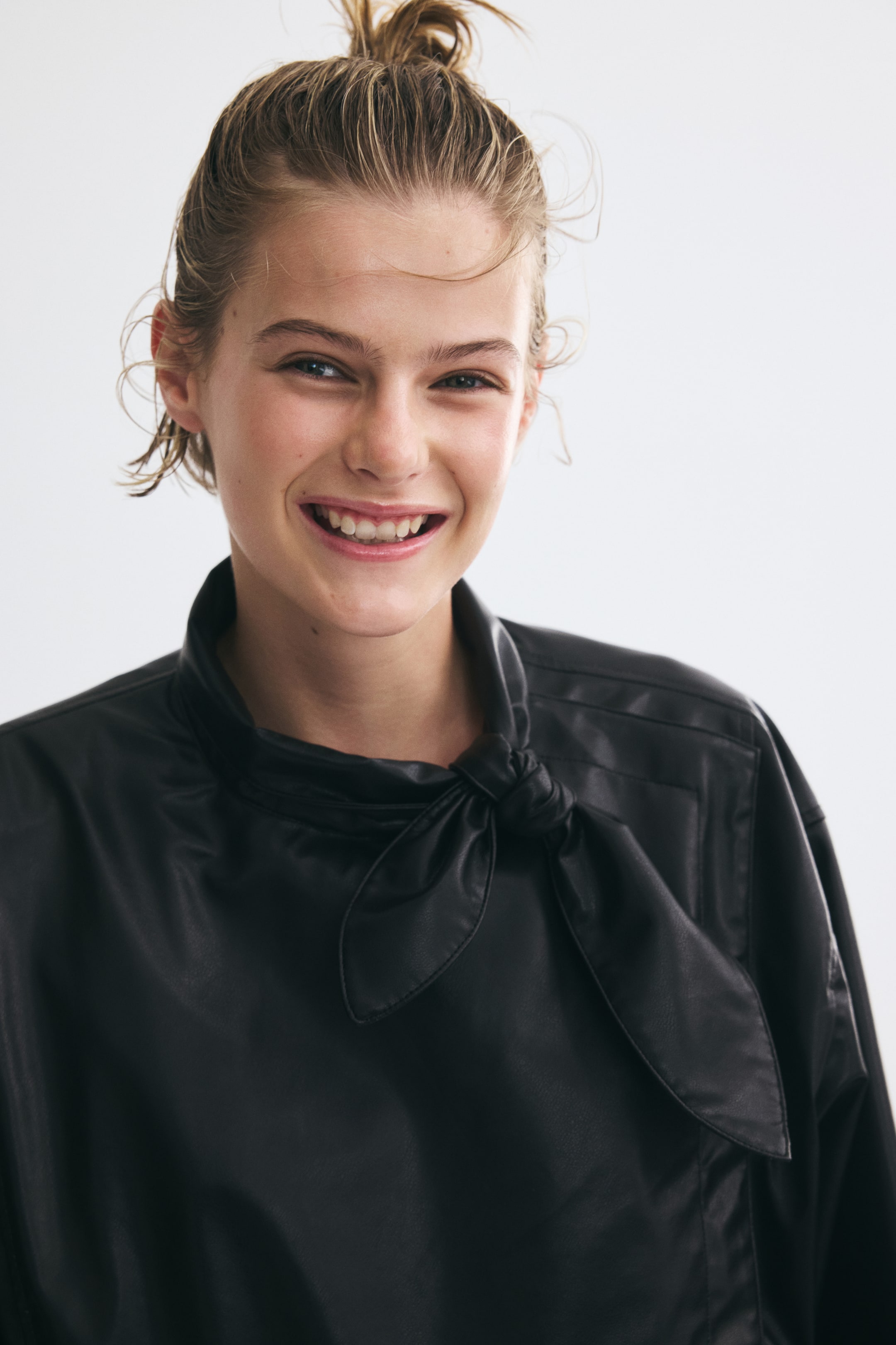 Женские куртки H&M Coated Jacket with Scarf Collar — фото 3