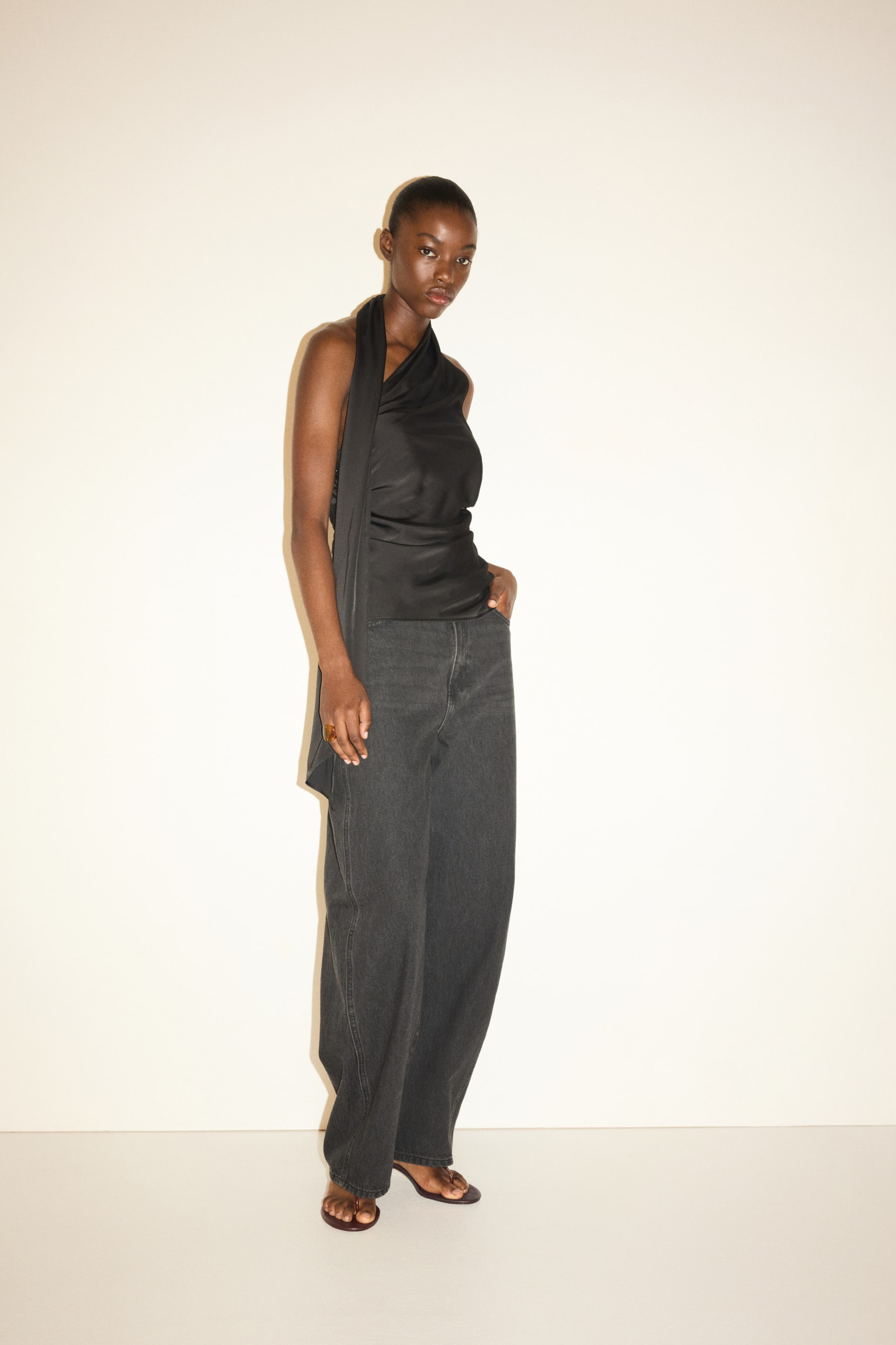 Barrel-Leg High-Waist Jeans