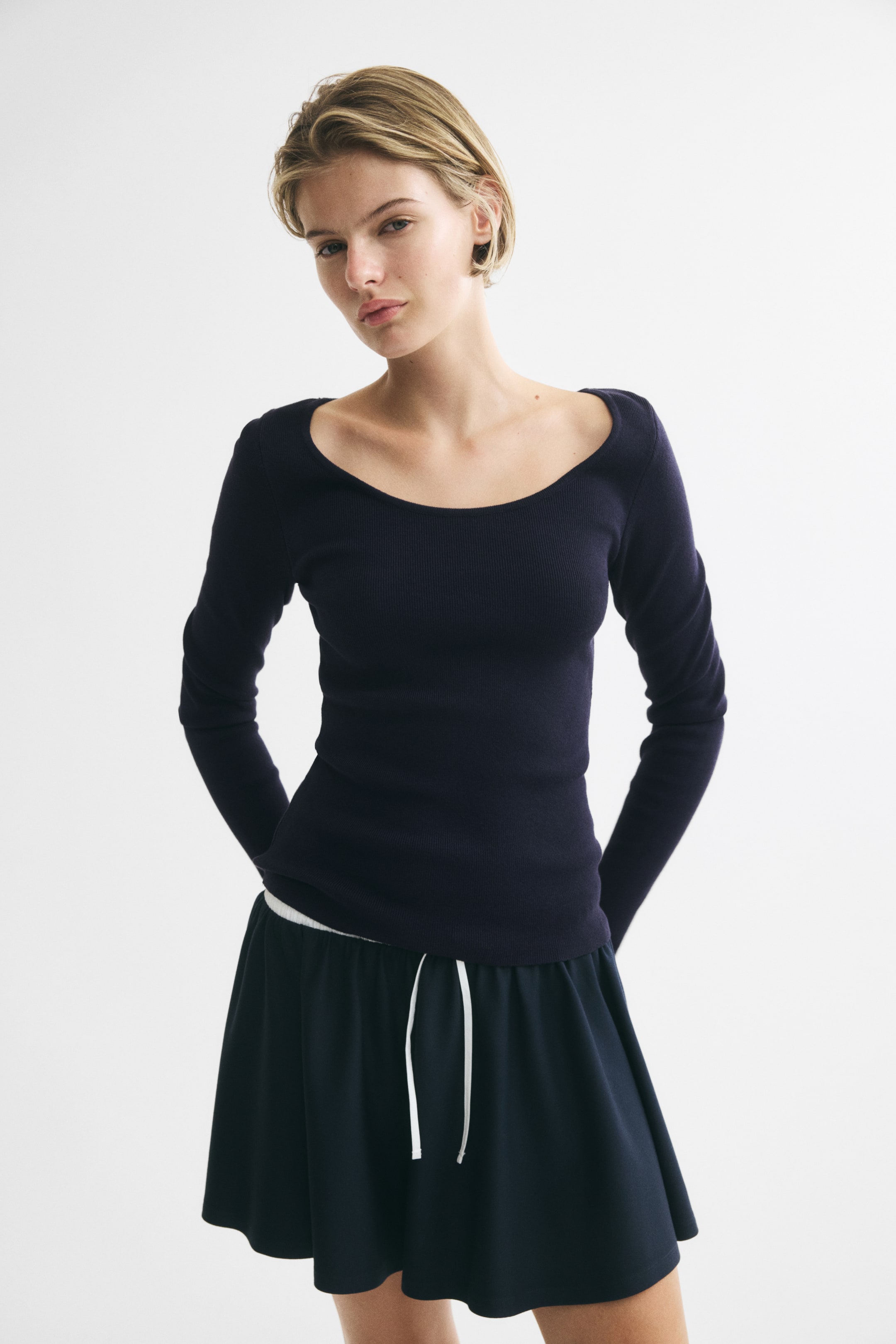 Haut en tricot avec encolure dégagée
