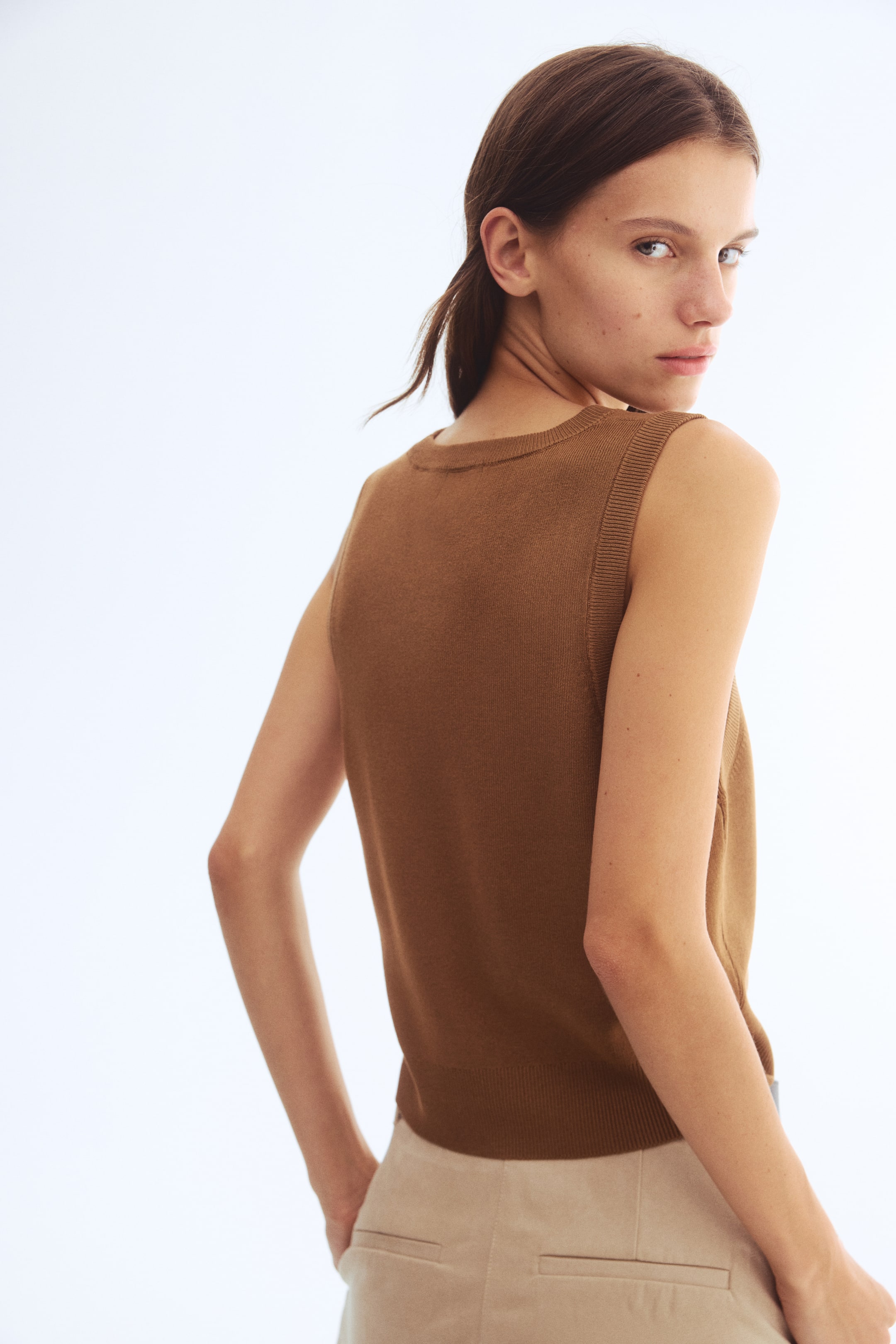 View larger image: Fine-Knit Sweater Vest - Dark beige - Ladies | H&M US 3