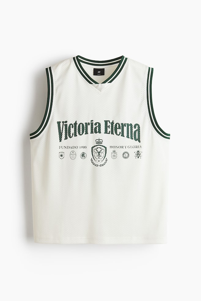 Relaxed Fit Printed mesh vest top - Blanco/Victoria Eterna/Negro/Vencedores - 1
