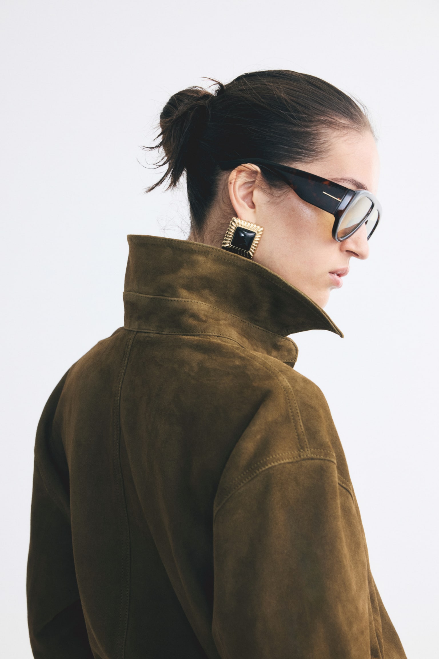 Женская рубашка H&M Oversized Suede, цвет: Хаки зелёный — фото 5