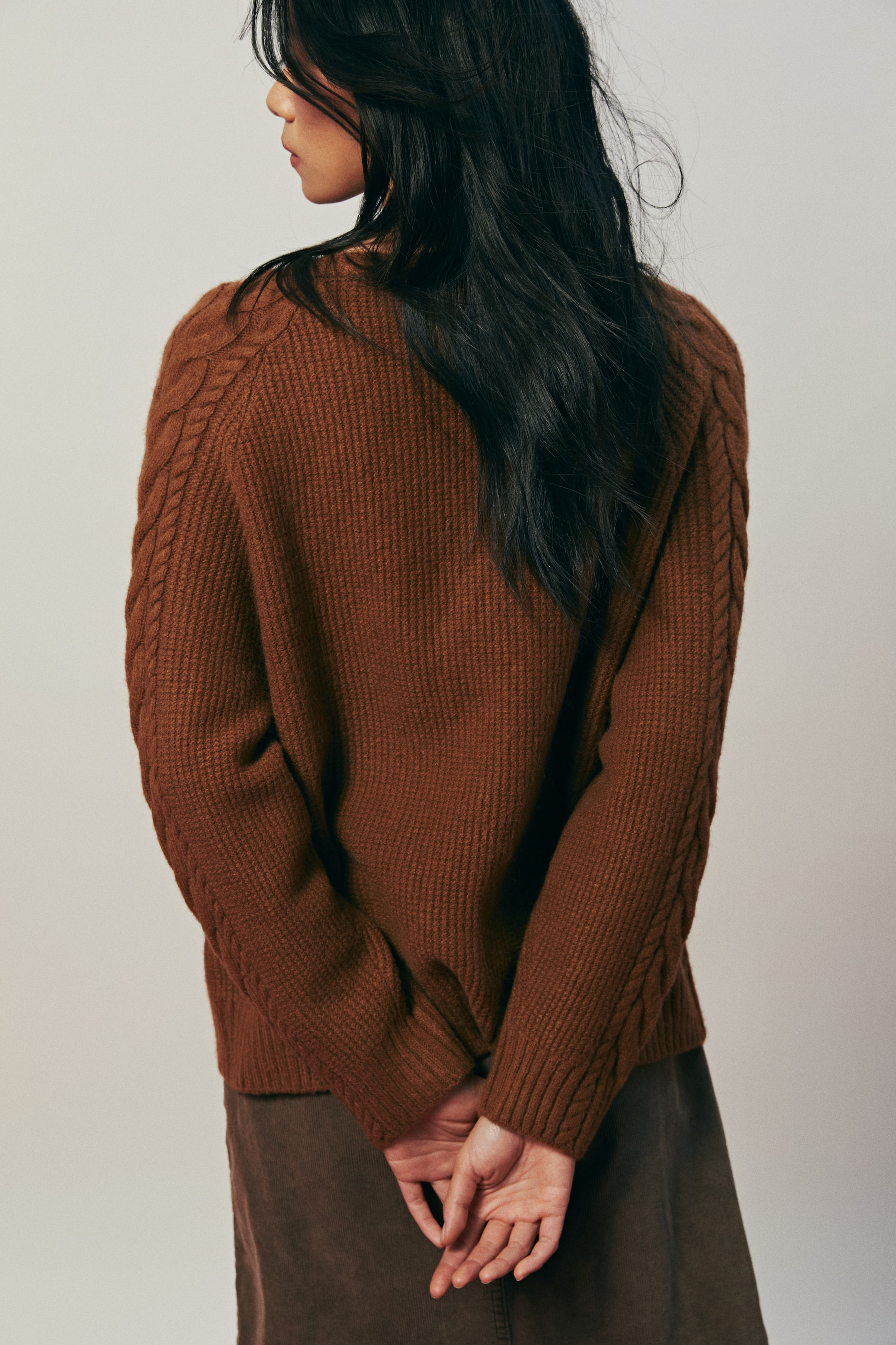 拡大画像を表示: ケーブルニットセーター - ブラウン - レディース | H&M JP 4