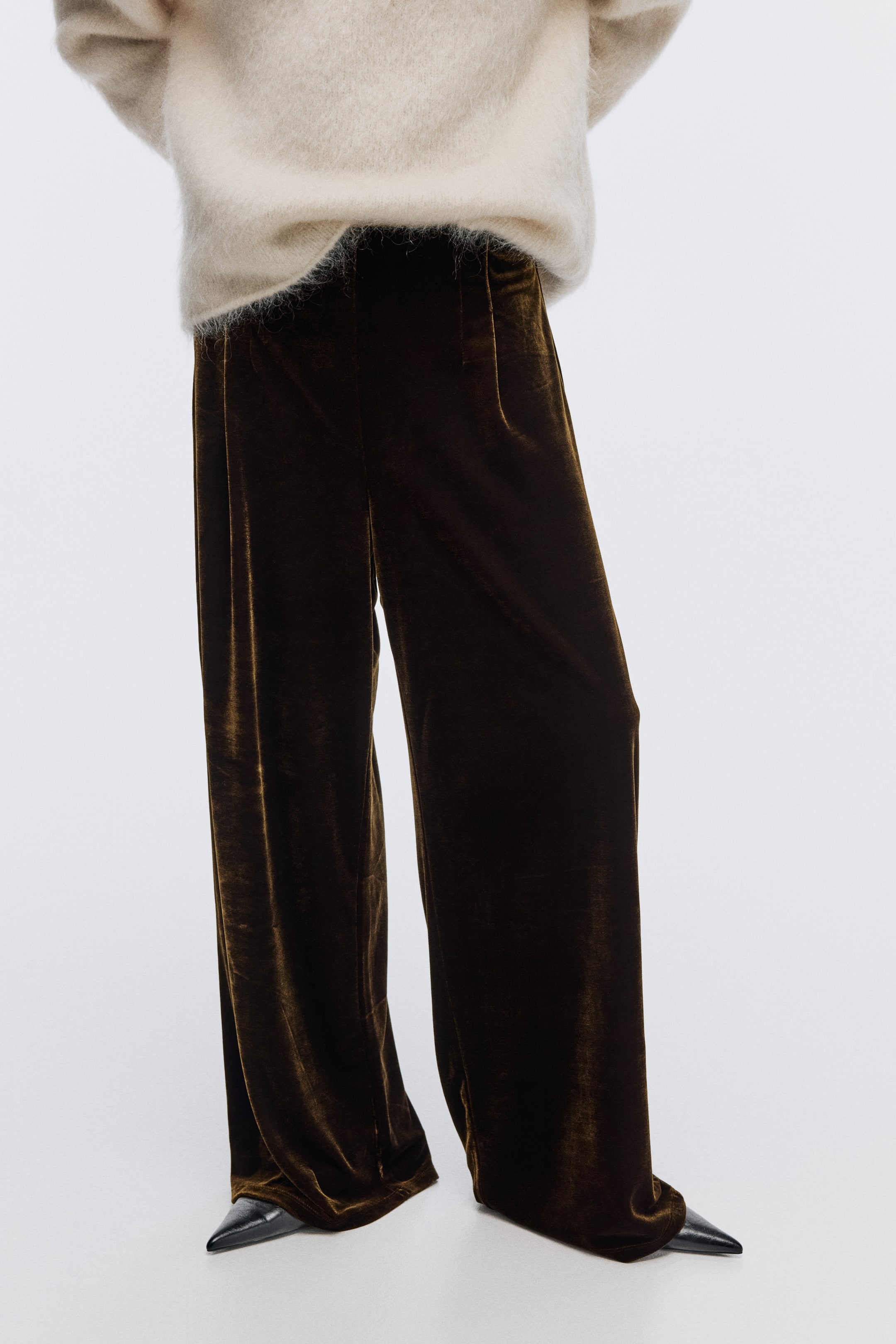 View larger image: Velour Pants - Dark green - Ladies | H&M US 2