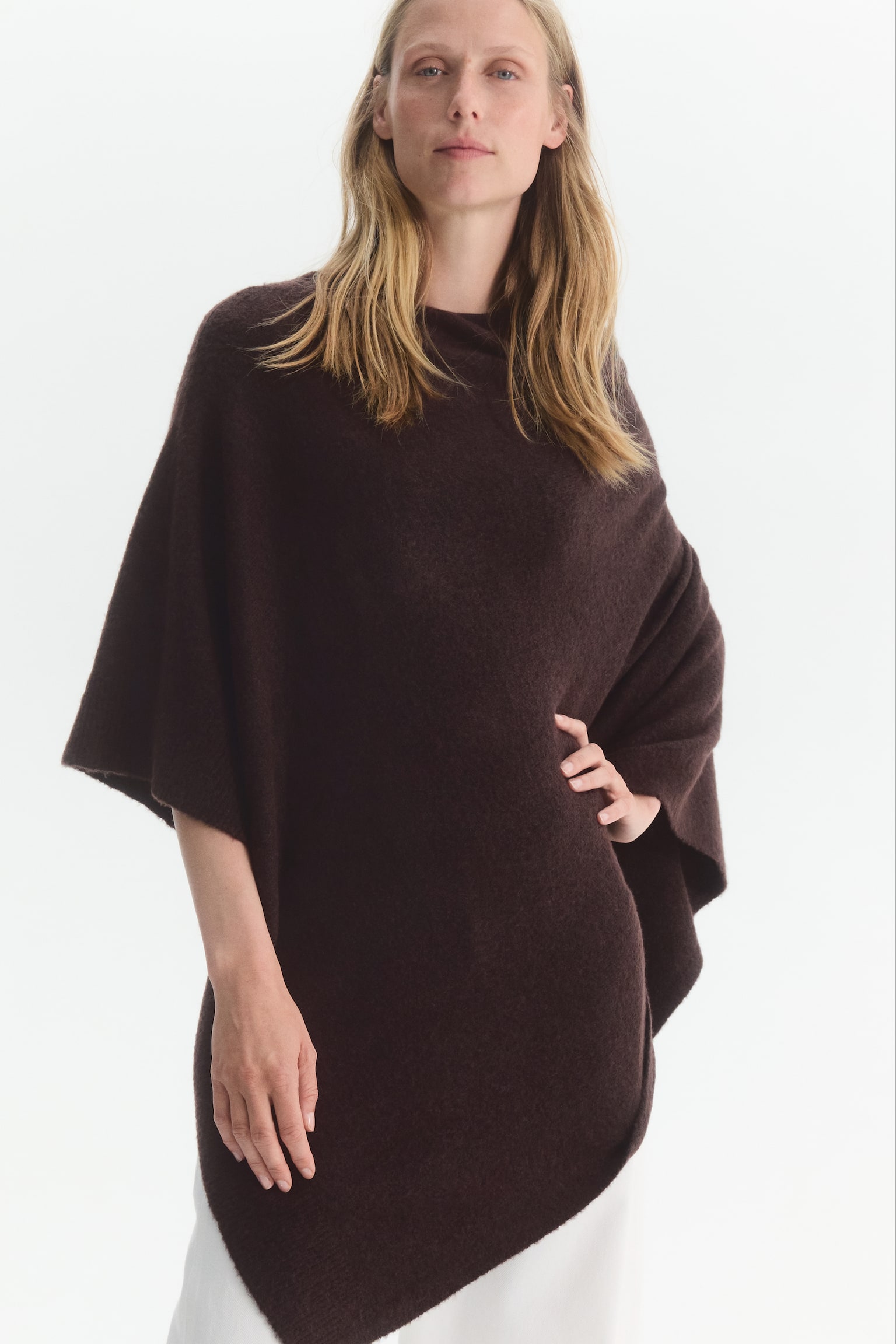 Женская накидка H&M Mama Asymmetric Fine-Knit Cape, цвет: Тёмный коричневый — фото 3