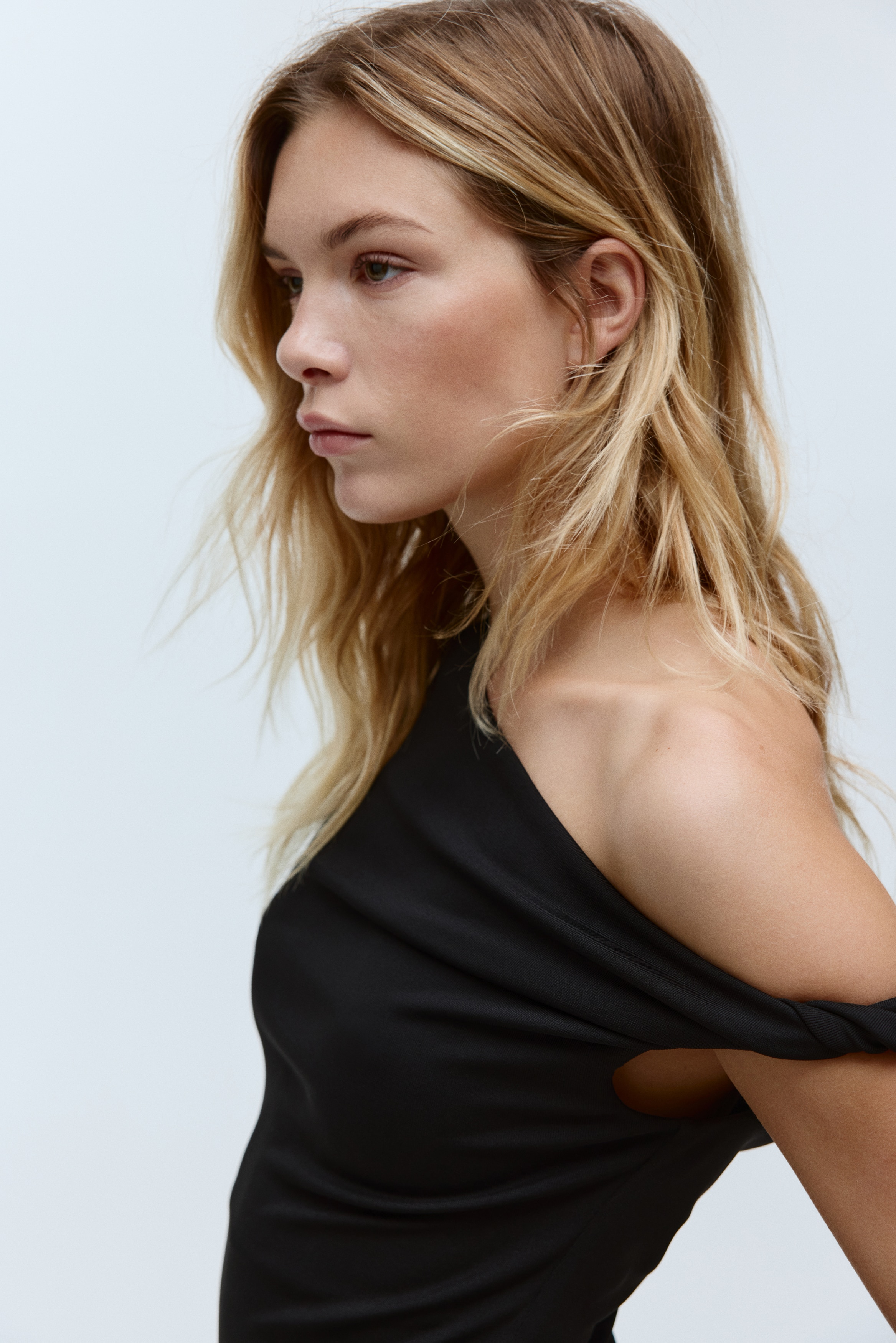 One-shoulder top
