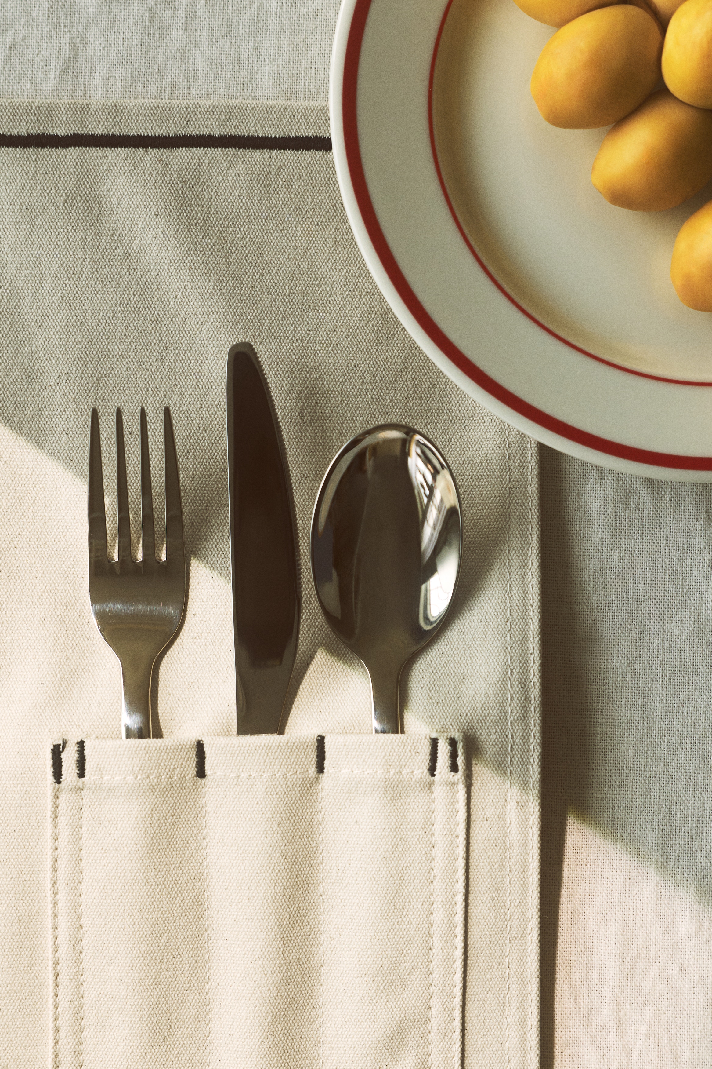 4-Pack Pocket-Detail Placemats - Light beige/black/Light beige/orange/Light beige/blue