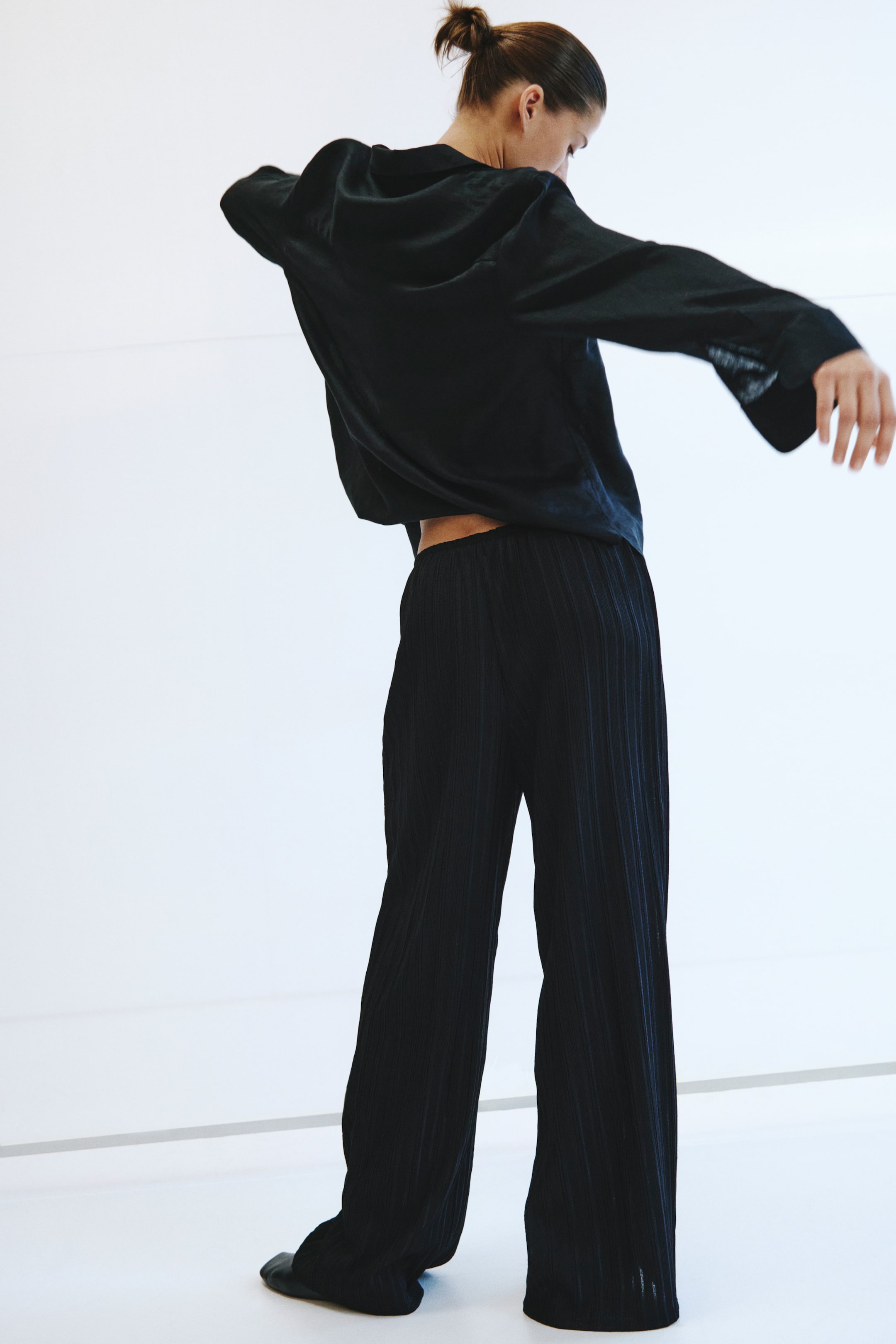 Женские брюки H&M Crinkled Pull-On Pants — фото 5
