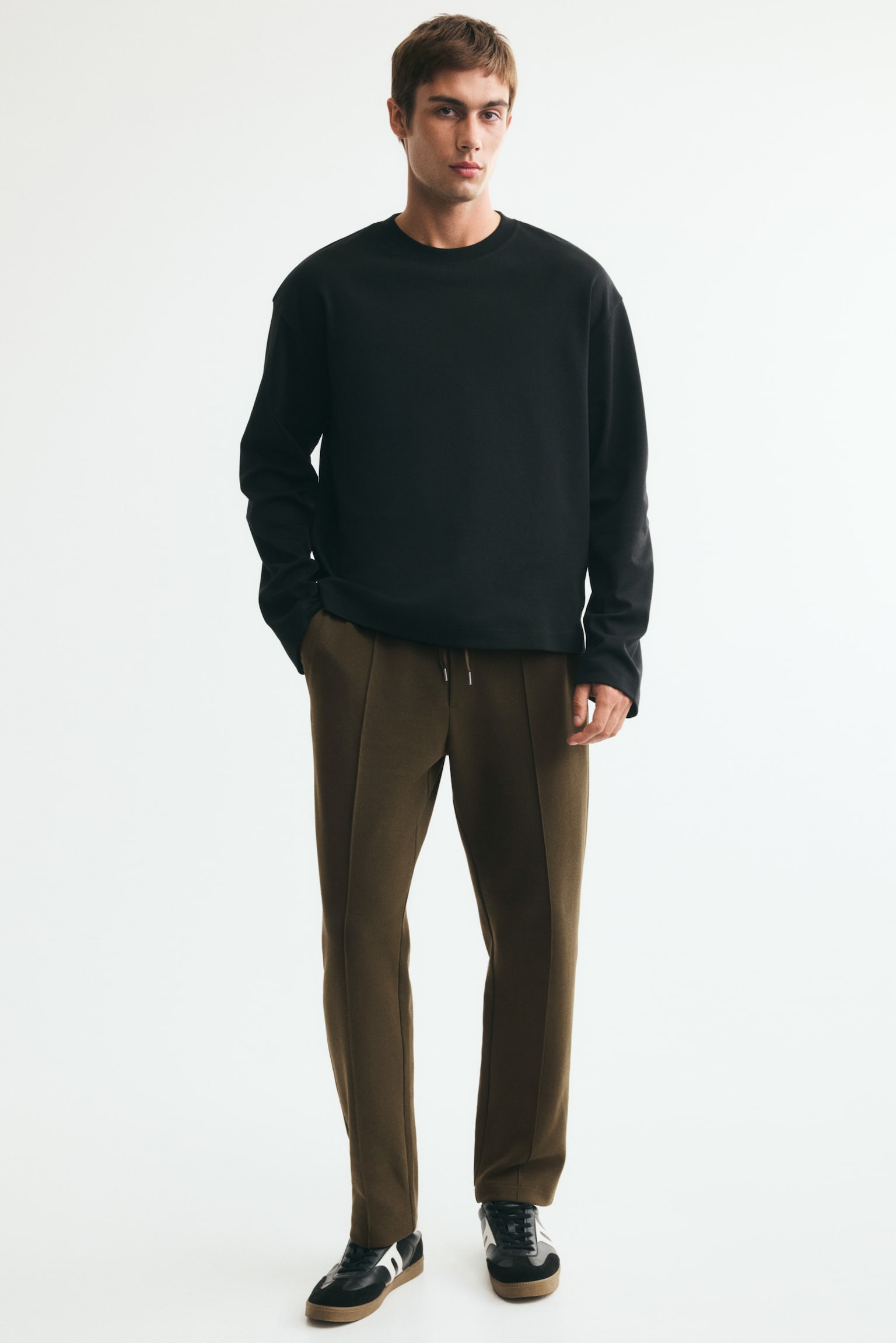 Regular Fit Interlock crease-front joggers - Dark khaki green/Black/Cream - 1