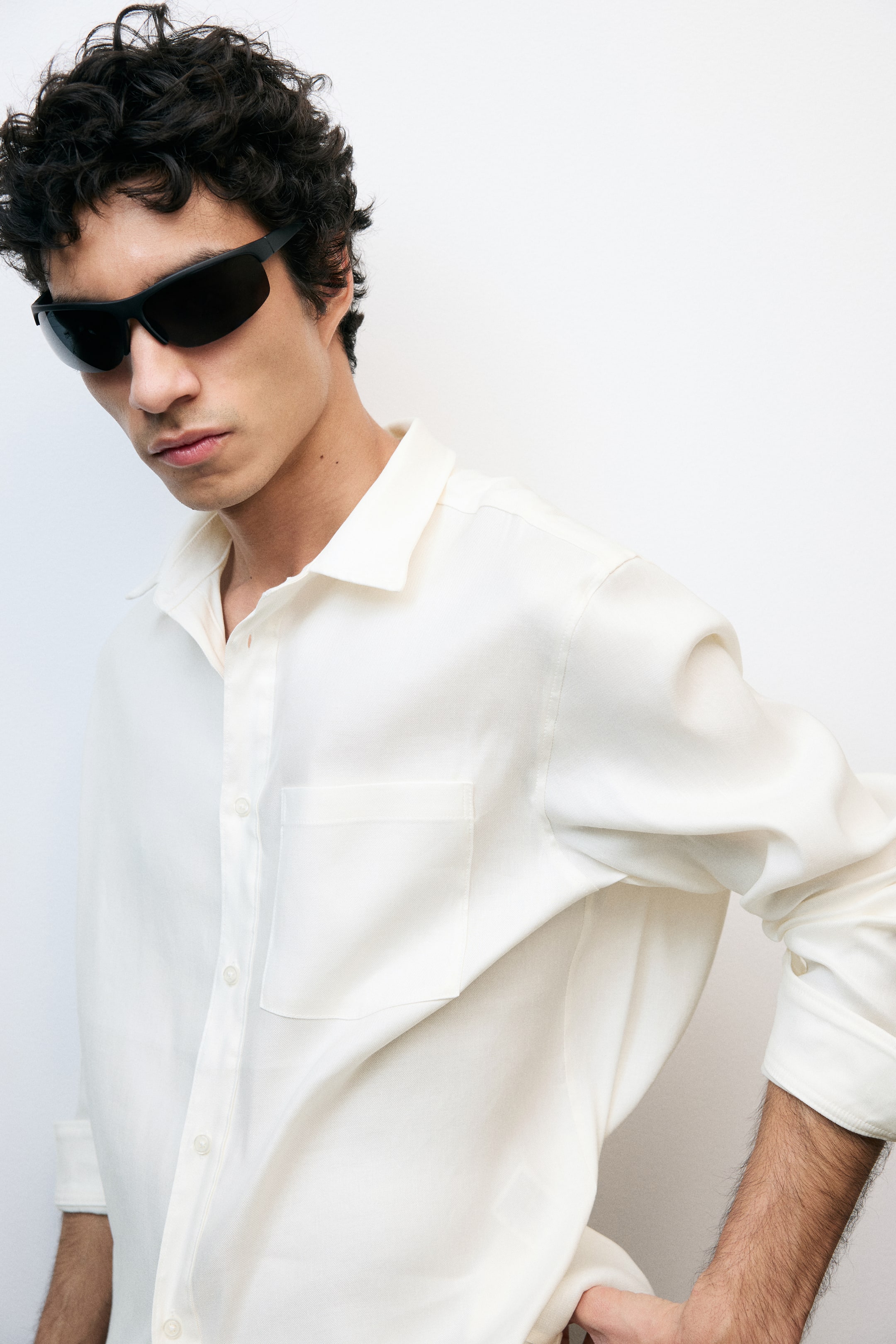 Мужские рубашки H&M Easy-Care Regular-Fit Linen-Blend Shirt — фото 7