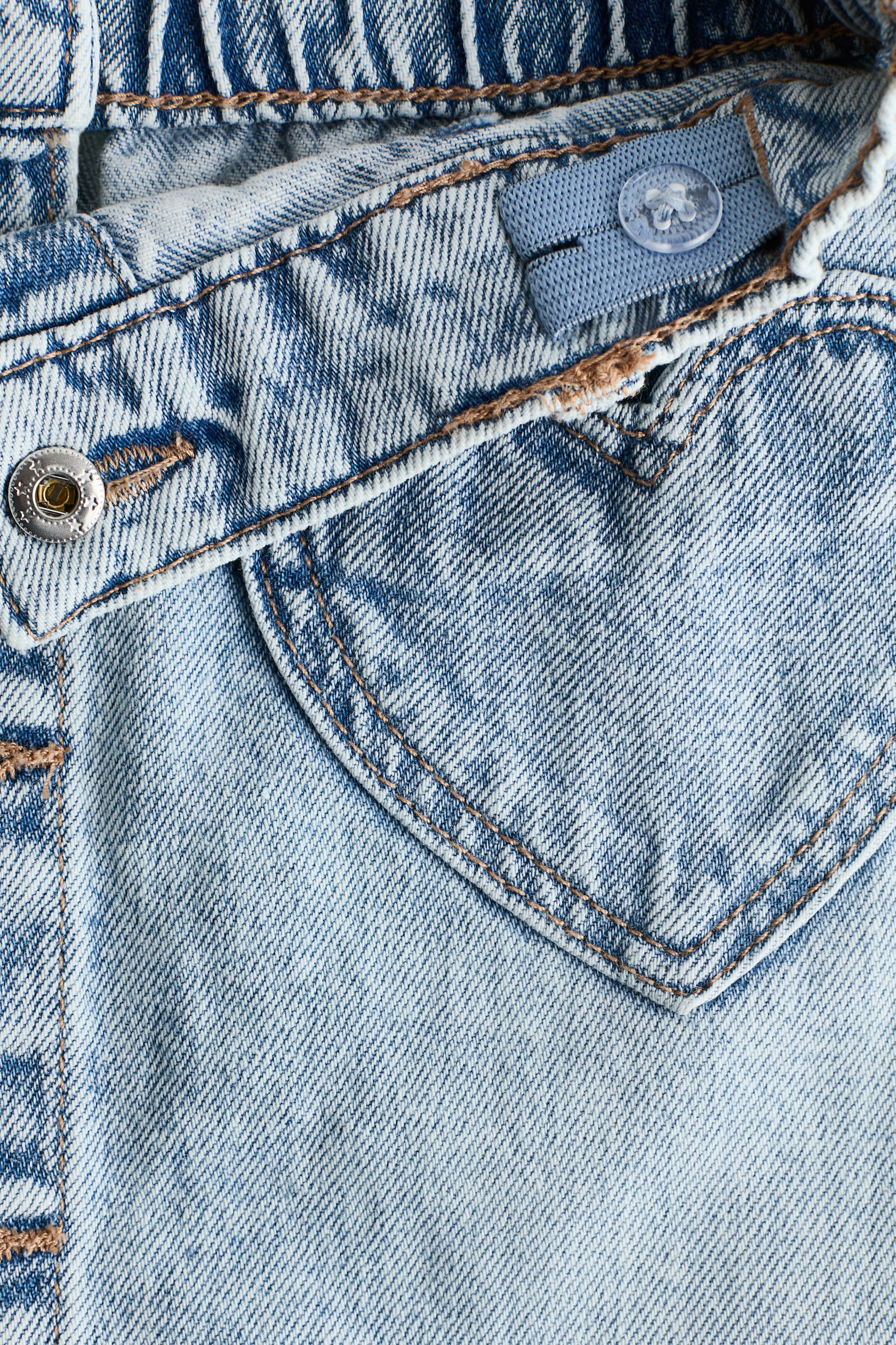 חצאית ג'ינס בגזרת איי - כחול ג'ינס בהיר/לבבות/כחול ג'ינס/לבבות - 2