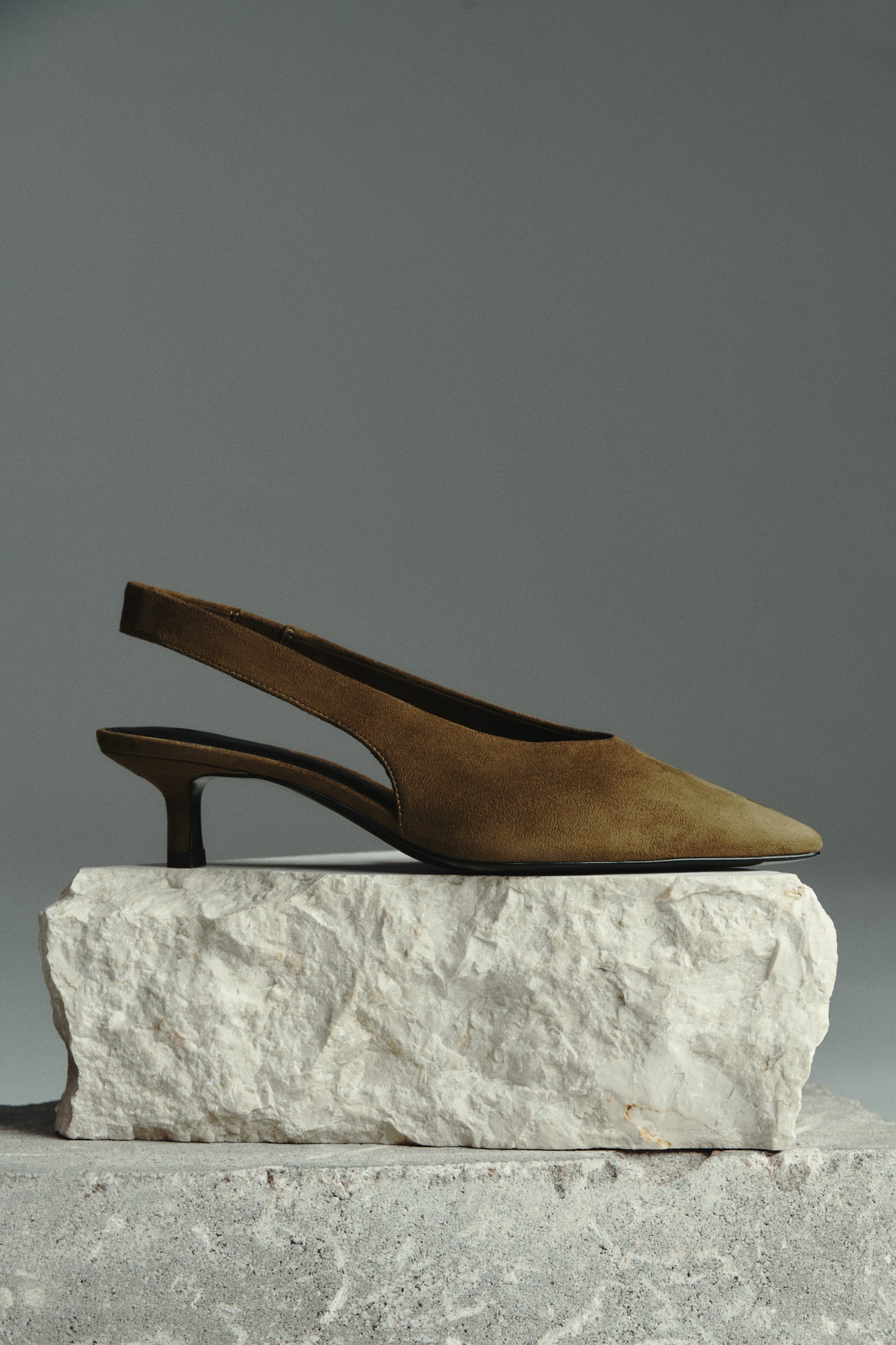 Kitten-heeled slingbacks - Dark khaki green/Dark beige - 5
