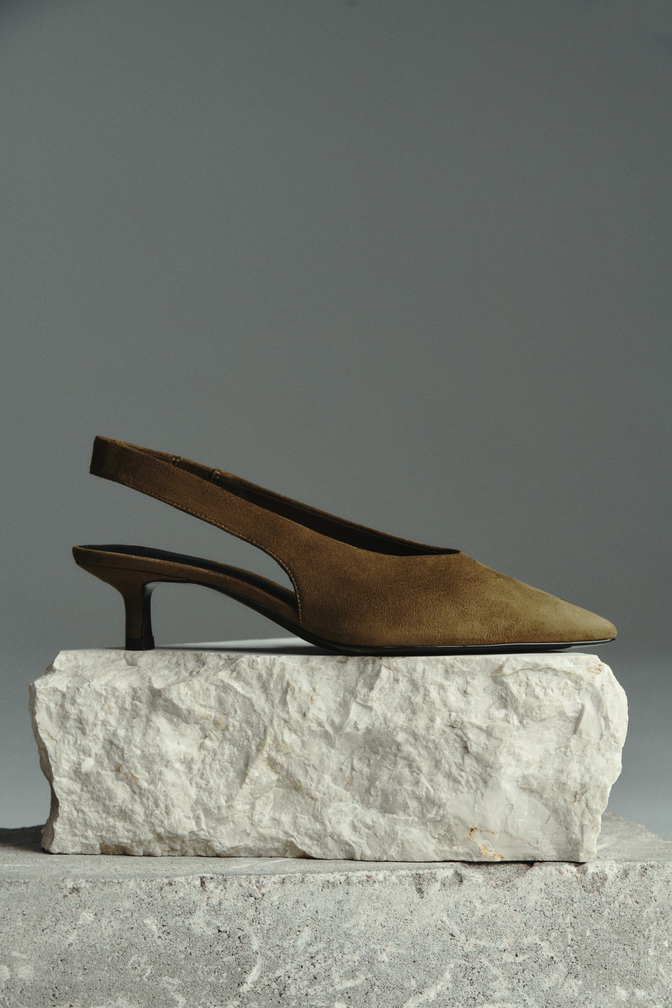 Escarpins à bride arrière avec talon bobine
