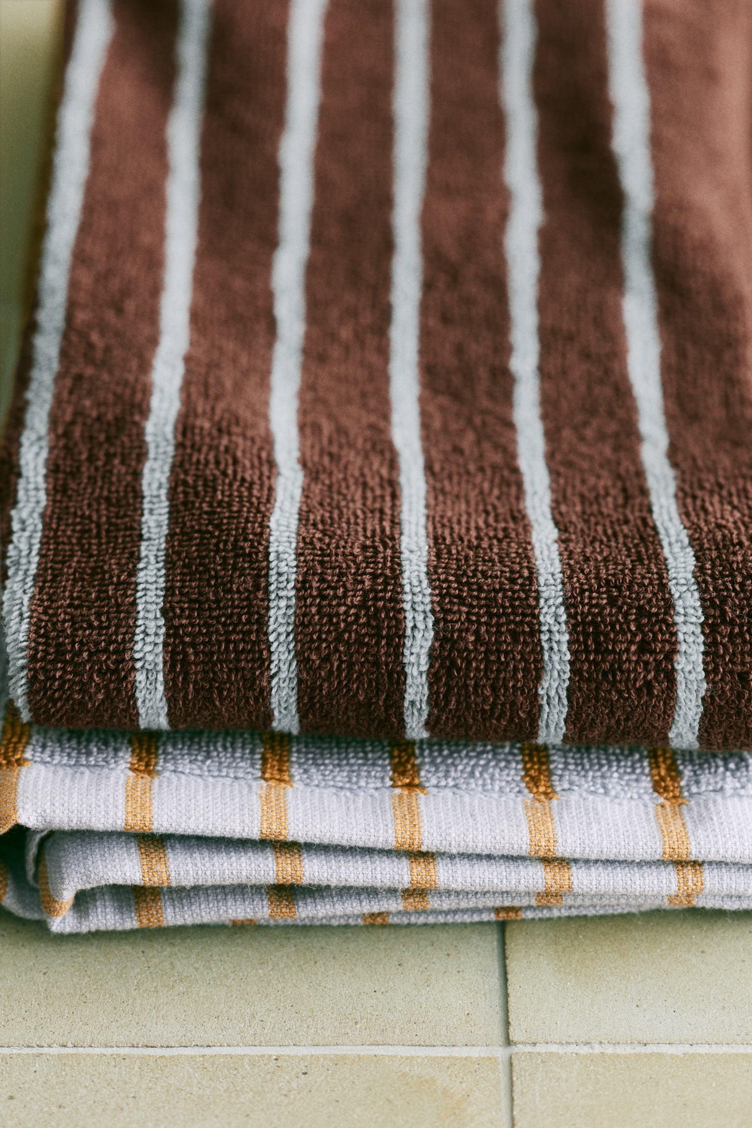 Essuie-mains rayé - Brun/rayé/Jaune/rayures blanches/Bleu clair/rayé/Bleu clair/rayures beiges/Beige clair/blanc - 2