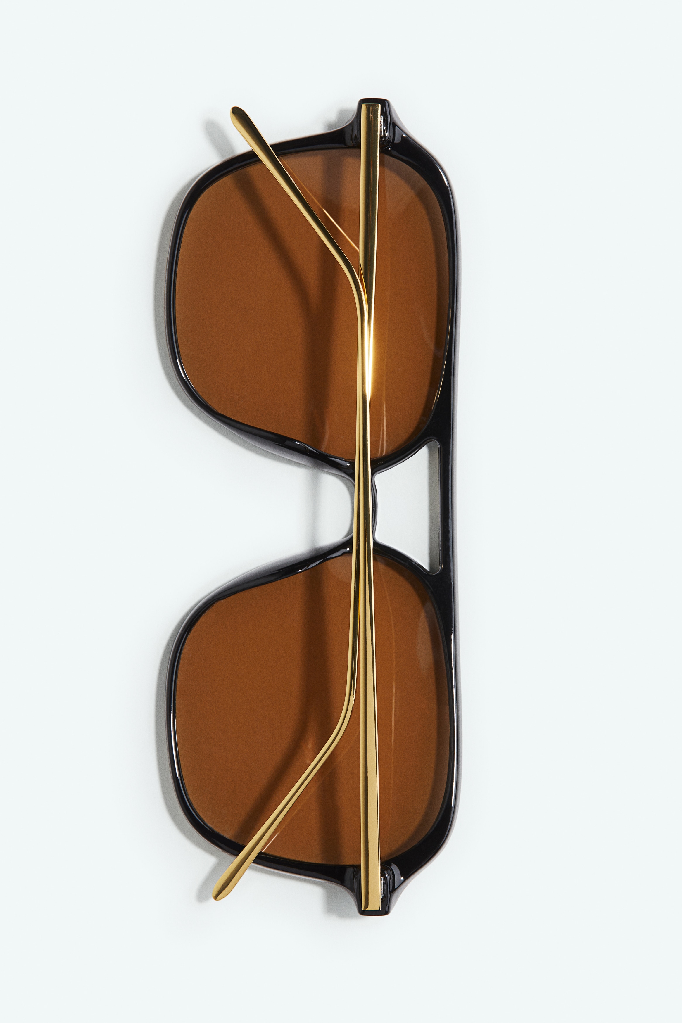 Polarised sunglasses