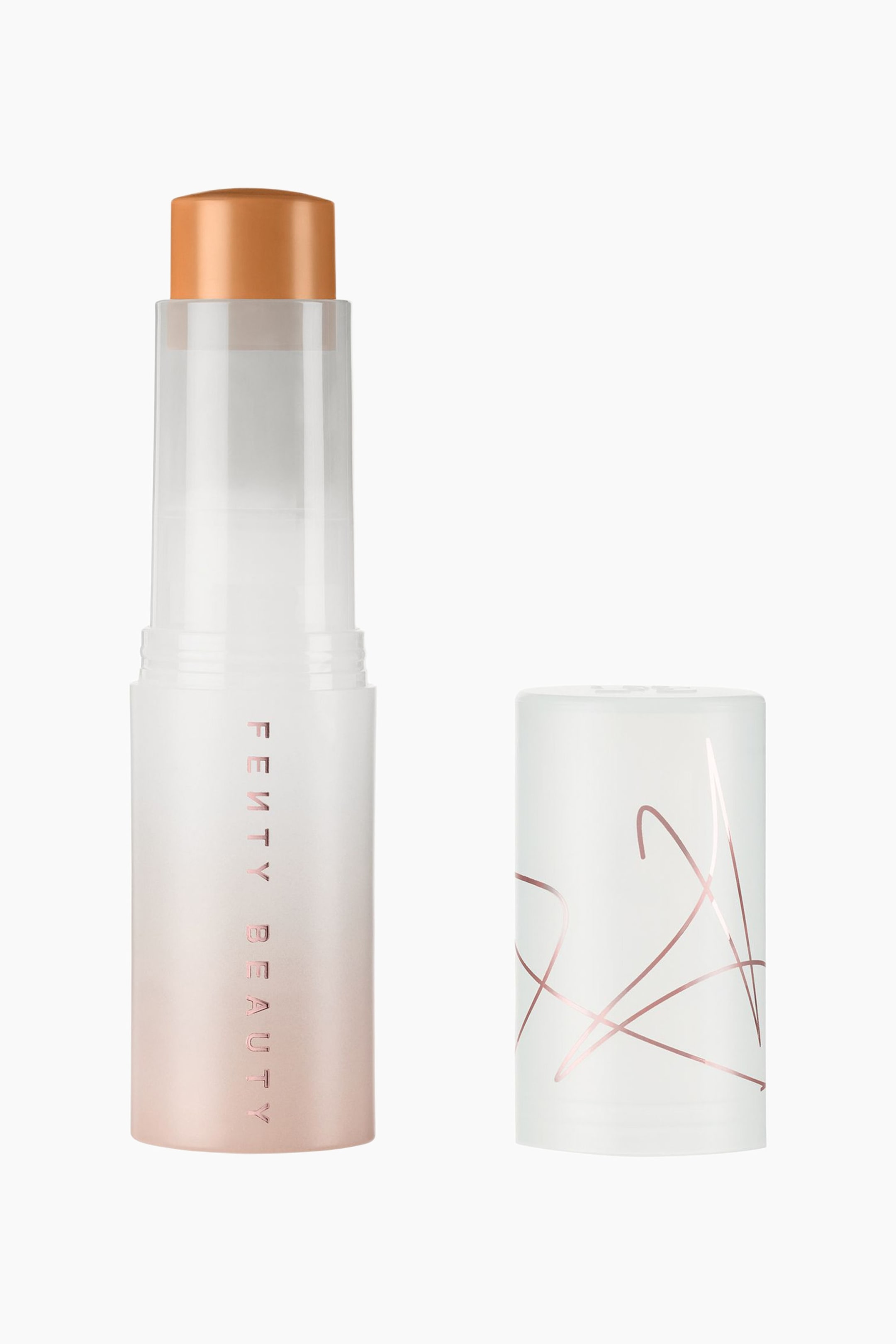 Visa större bild: Eaze Drop Blur + Smooth Tint Stick står upprätt med korken av, vilket avslöjar en slät, rundad kupol av medium-tan krämfoundation som sträcker sig upp ur ett genomskinligt innerhylsa. Stickans bas har en frostad vit-till-rosa gradient med vertikal branding i roséguld, medan den matchande frostade vita korken står intill och visar en abstrakt linjedesign i roséguld.