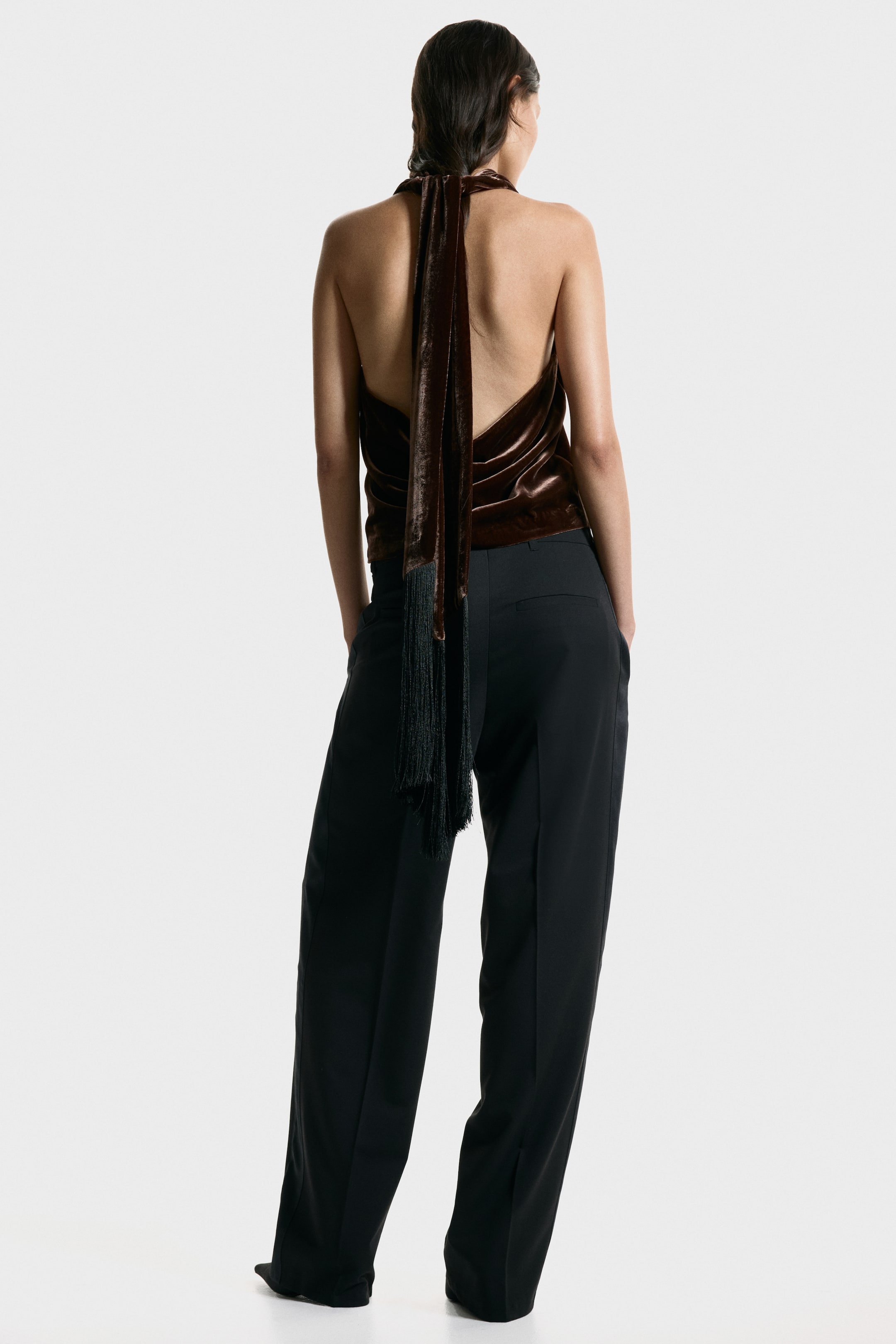 拡大画像を表示: ベルベットホルターネックトップス - ダークブラウン - レディース | H&M JP 5