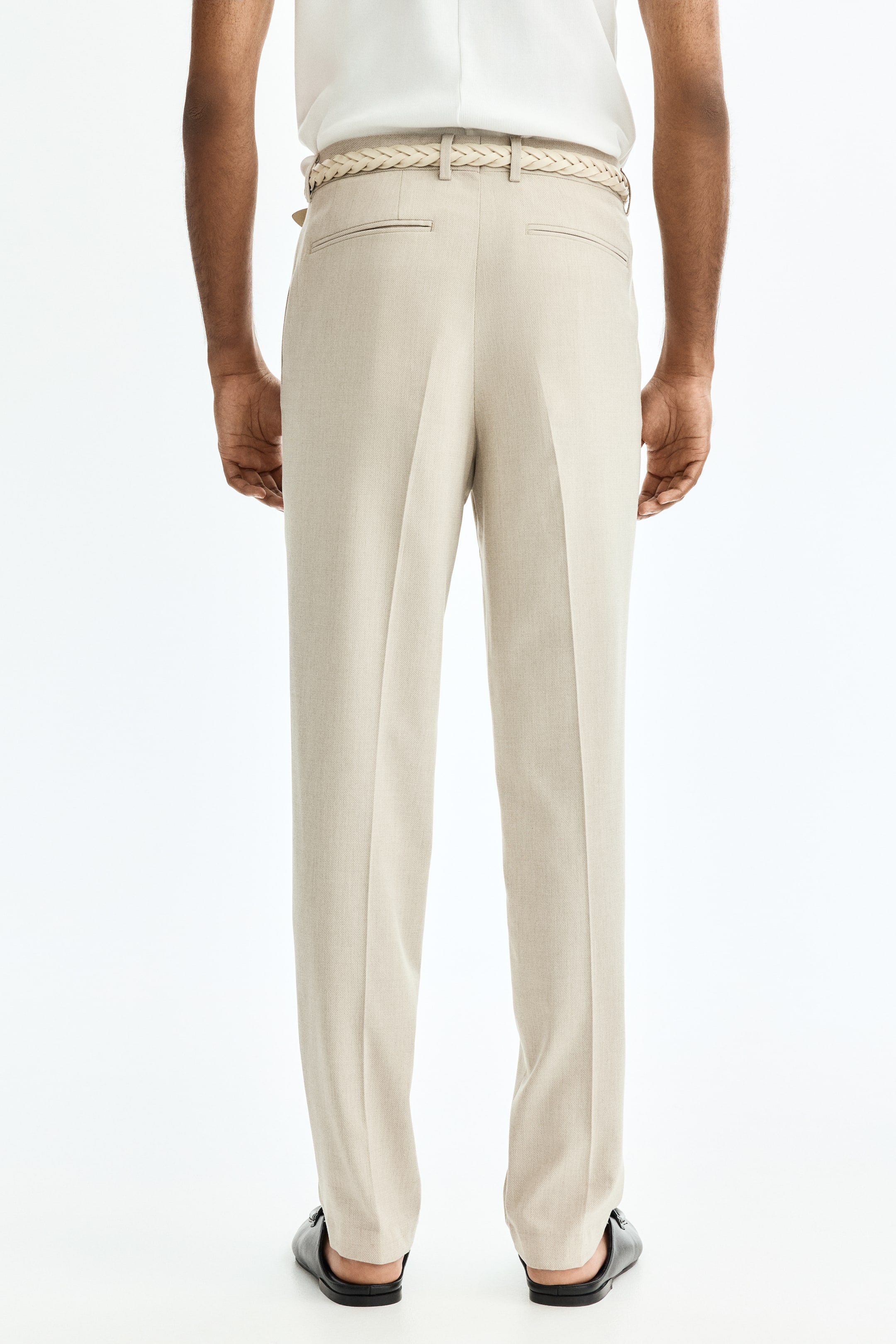 Pantalon de costume près du corps