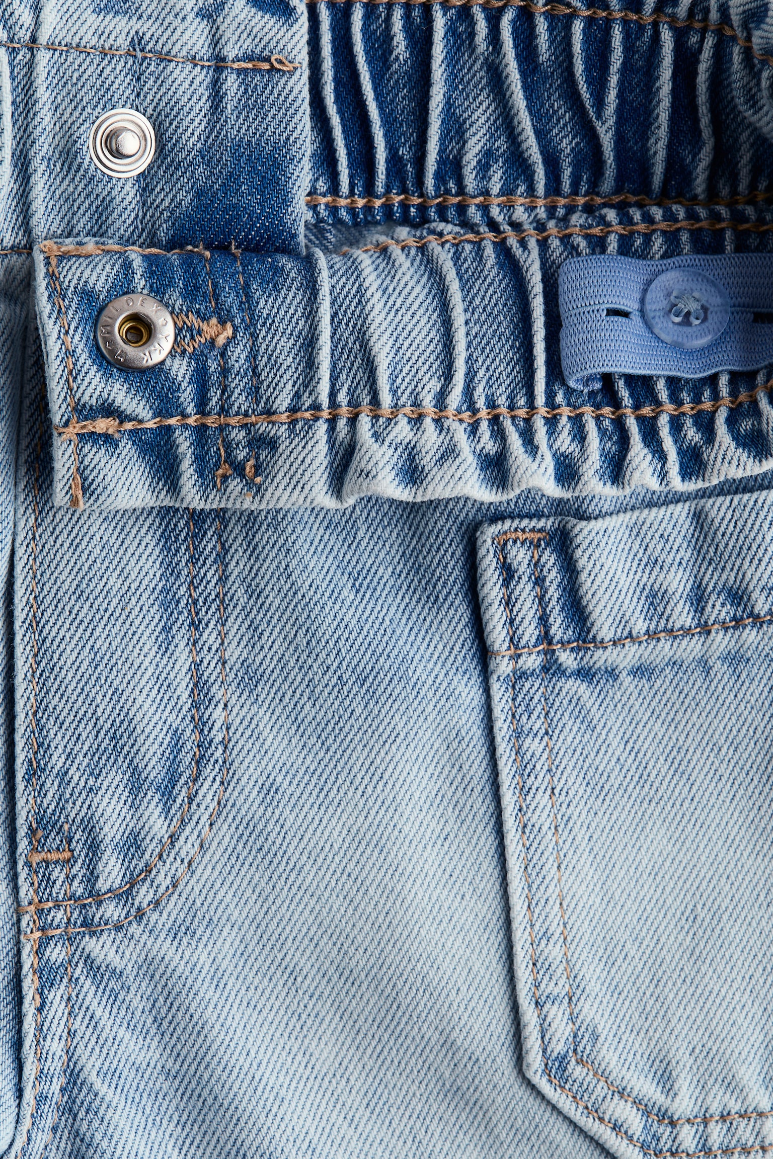 Short Coupe Flottante en denim - Bleu denim clair/Rose clair/Bleu denim clair/Rose clair/Vert denim pâle/Crème/Bleu denim clair/Bleu denim clair - 3