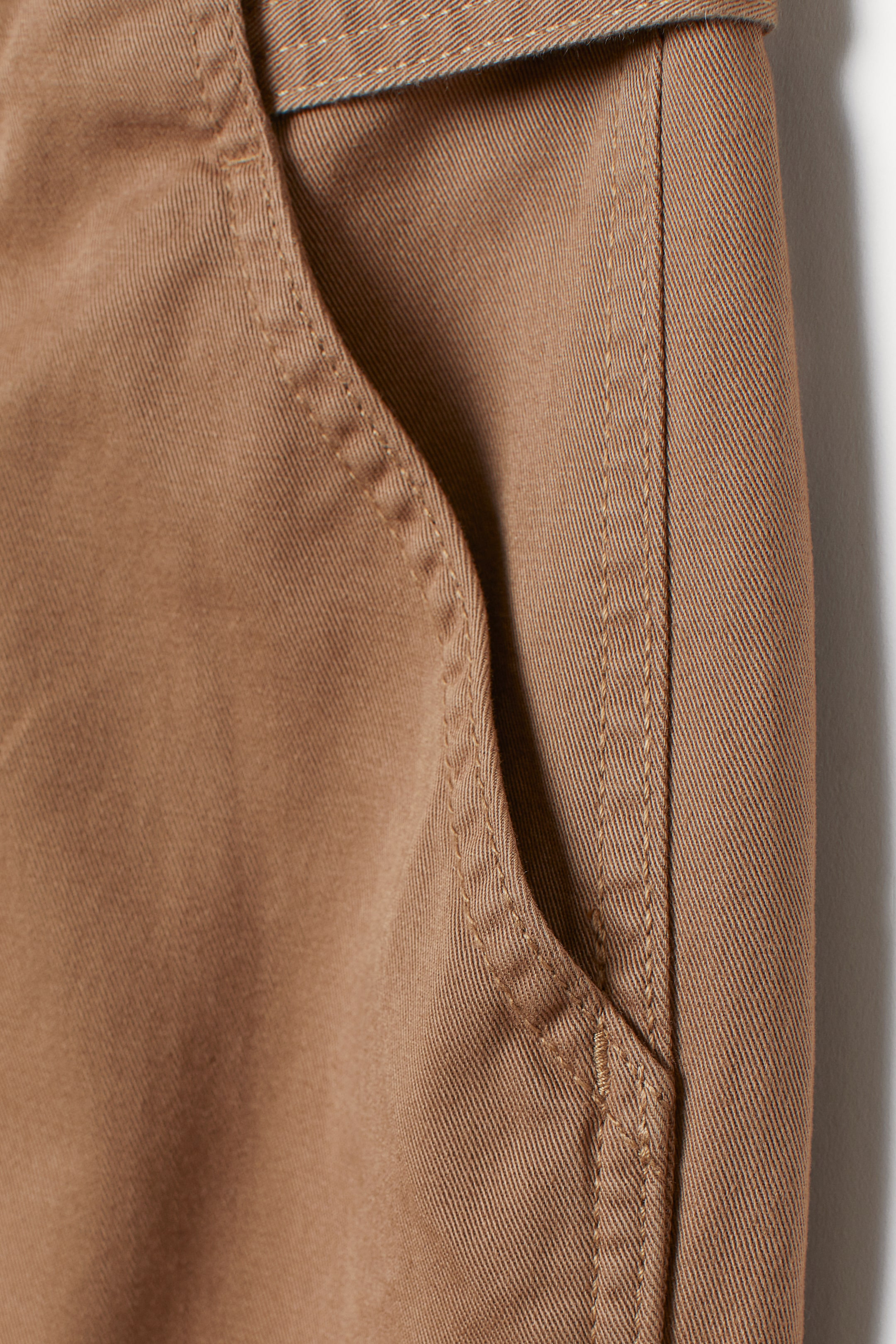 Visualizza immagine più grande: Pantaloni a sacchetto in twill - Beige scuro - DONNA | H&M IT 2