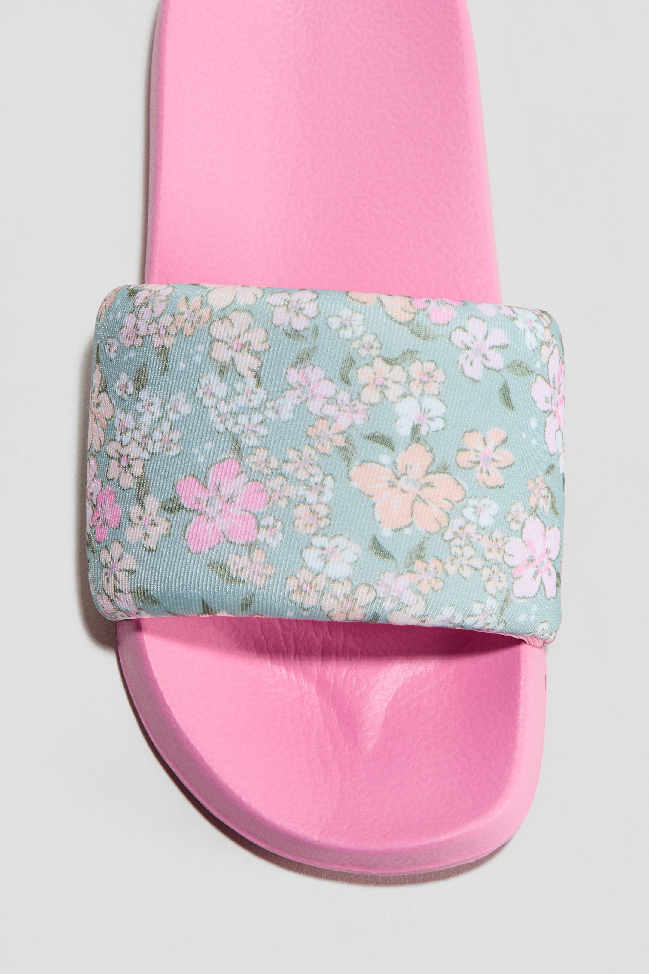 Grotere afbeelding bekijken: Badslippers - Dusty groen/bloemen - KINDEREN | H&M NL 4