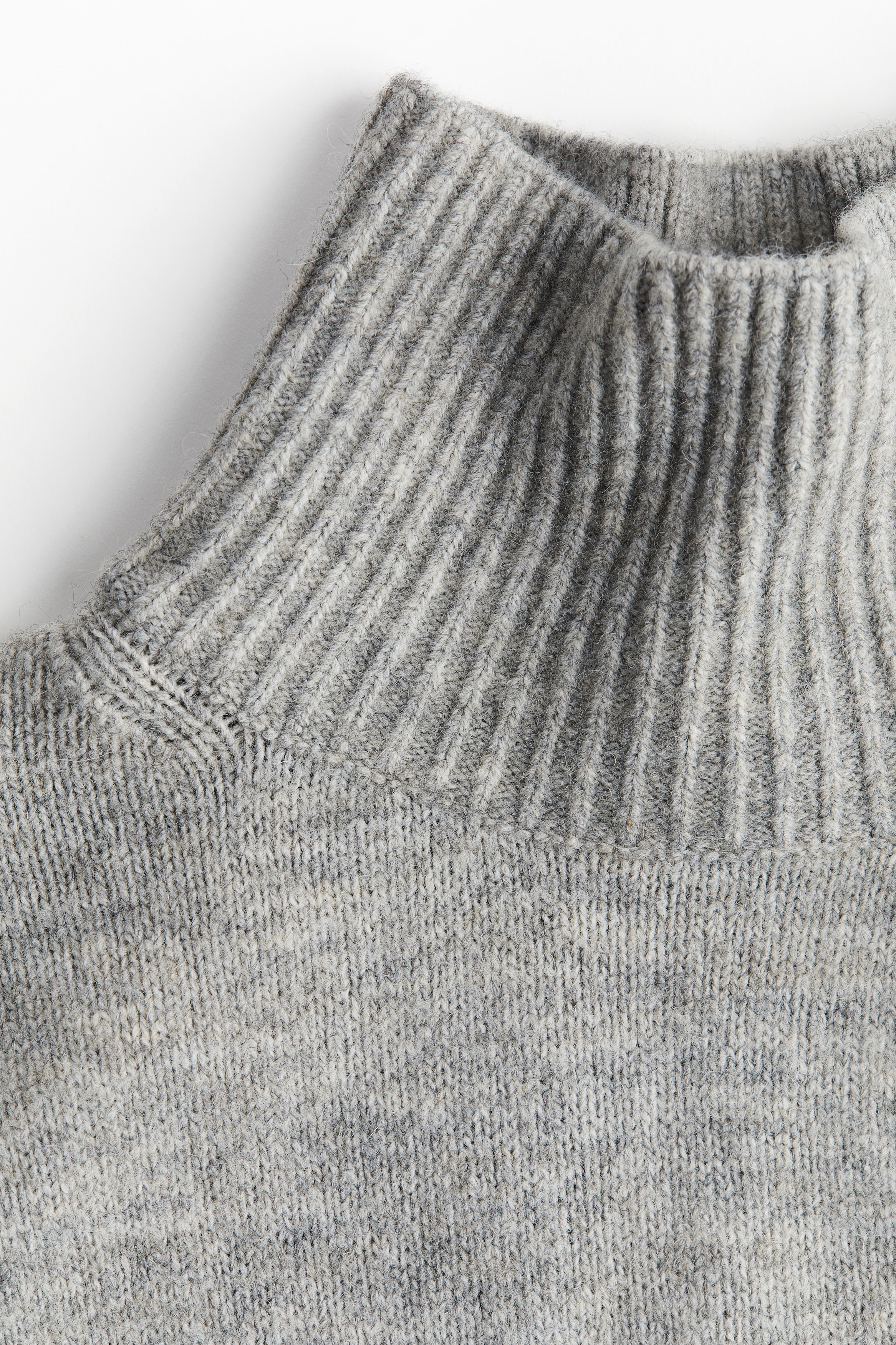 ハイネック ファインニットセーター - ライトグレーメランジ