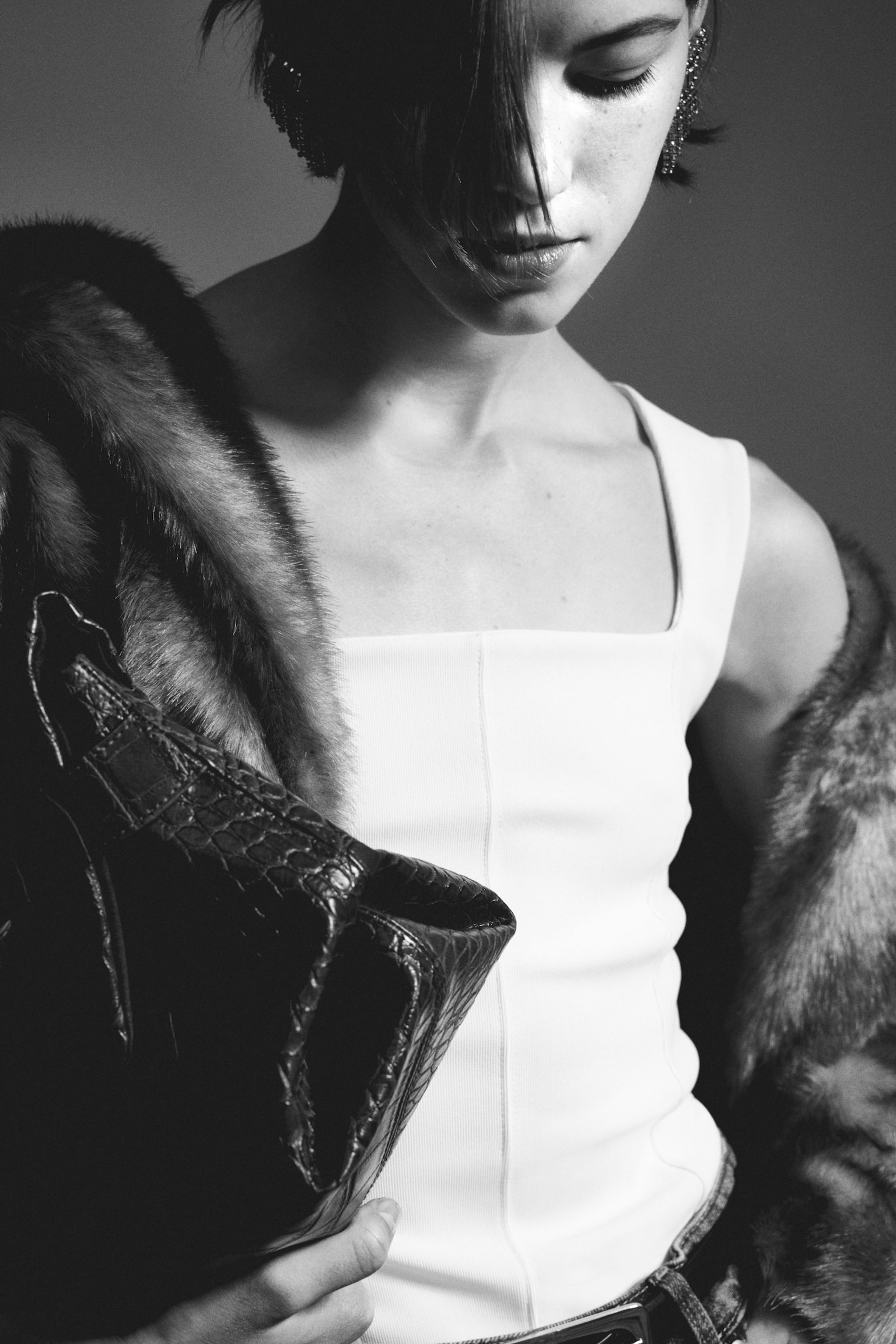 Потник с квадратно деколте - Кремав/Черен - 1