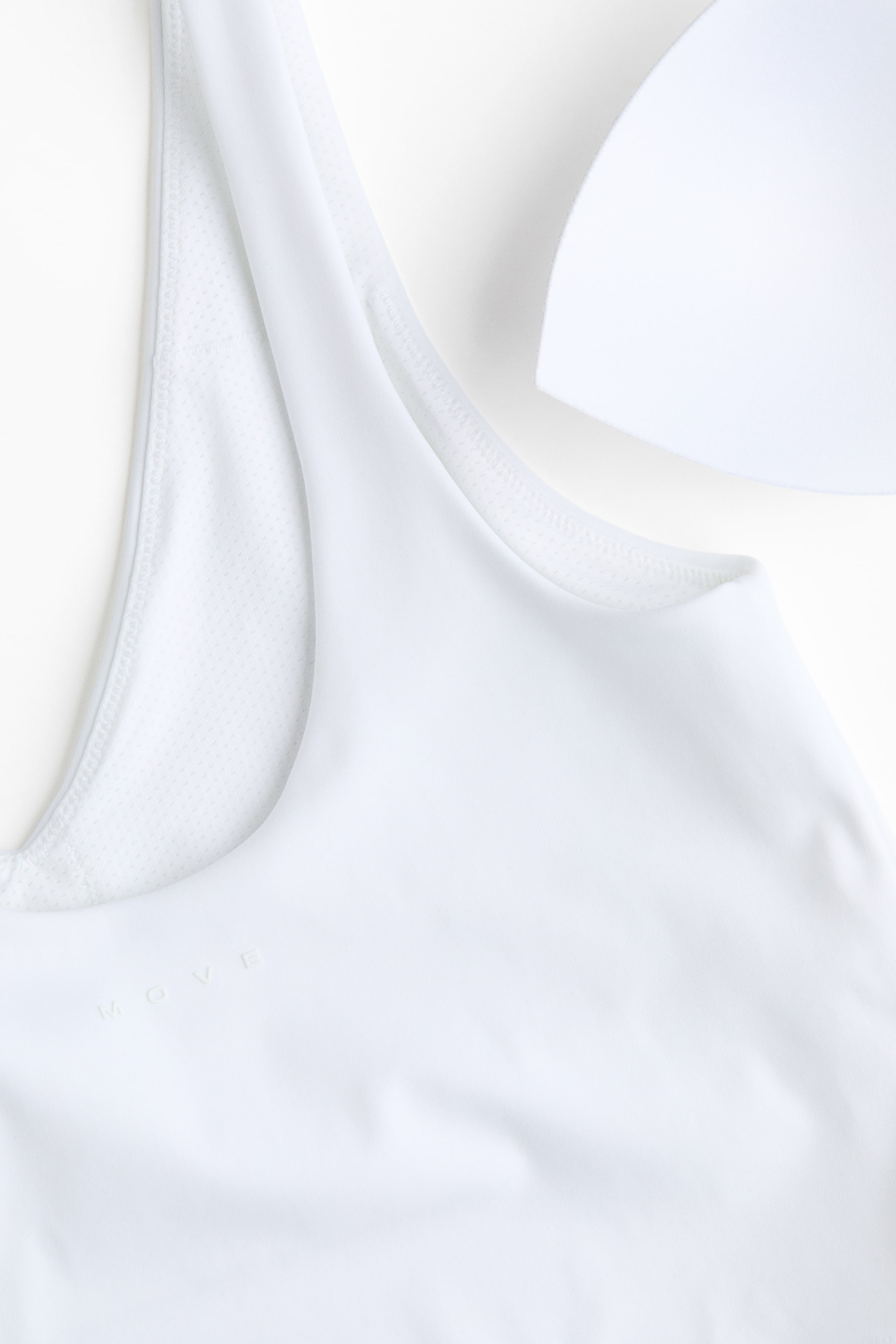 Haut de sport avec soutien-gorge SculptMove🅪