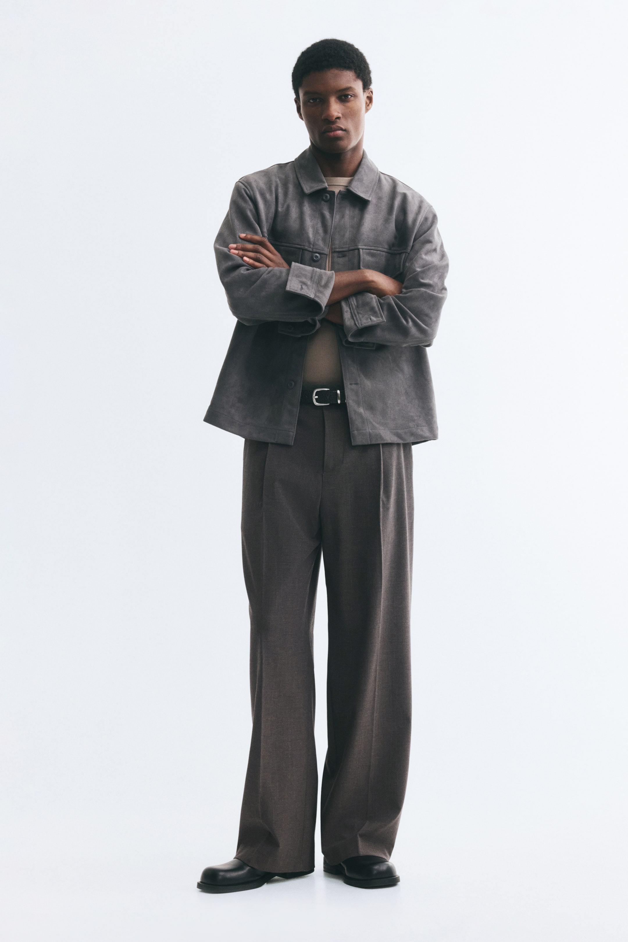 Größeres Bild anzeigen: Anzughose in Loose Fit - Dunkelbraun - Men | H&M AT 1