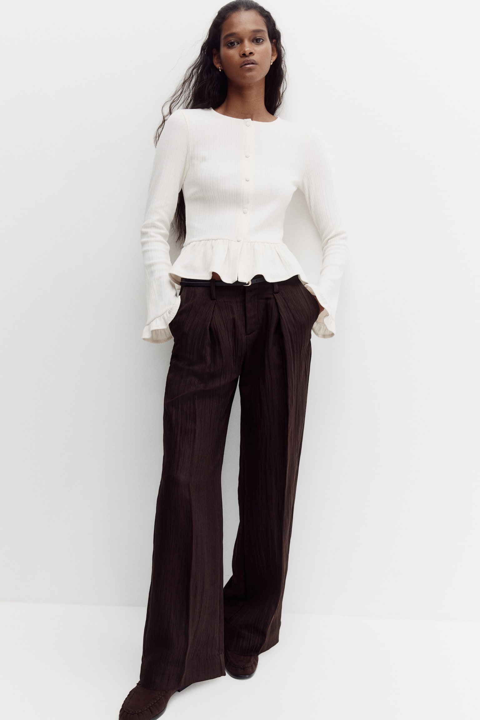 Crinkled tailored trousers - Dark brown - 2