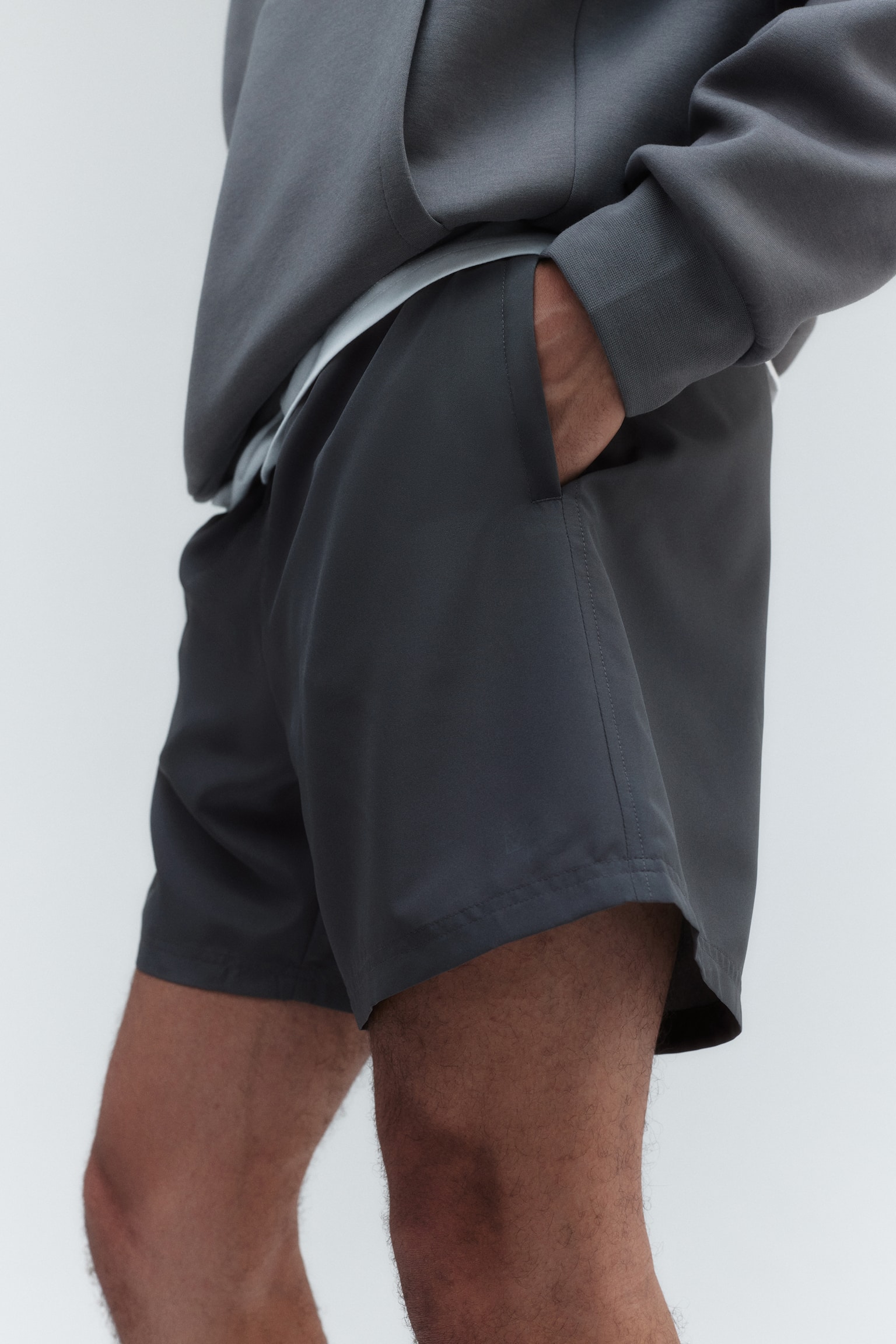 Mid-length sports shorts in DryMove™ - Dark grey/Black/Dark khaki green/Brown - 4