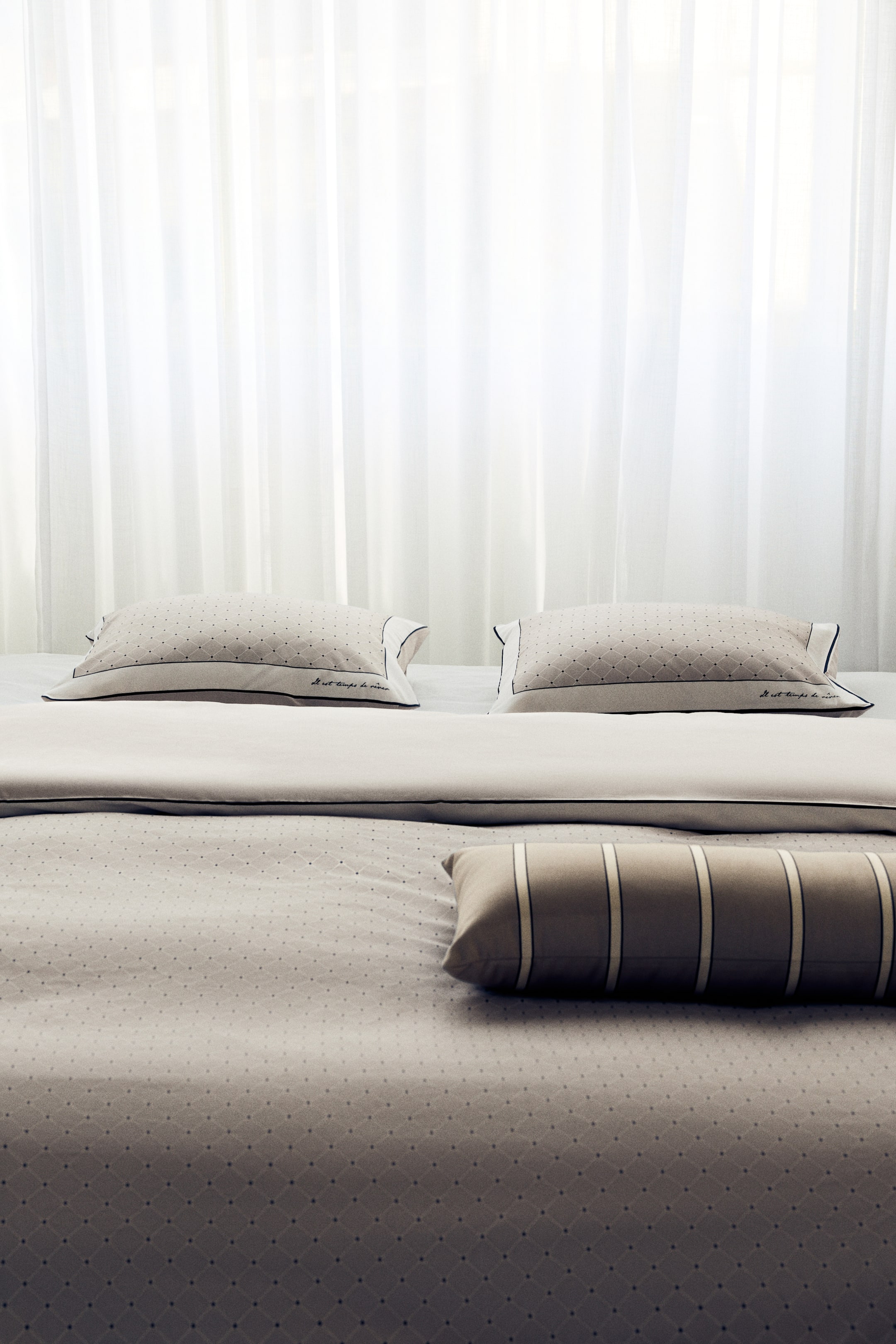 View larger image: Cotton Sateen King/Queen Duvet Cover Set - Beige/polka dot - Home All | H&M US 1