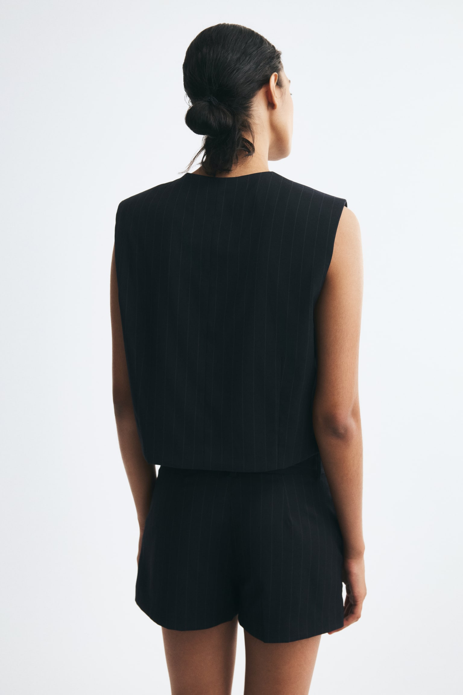 Женский жилет H&M Cropped Twill Vest, цвет: Тёмно-синий — фото 6